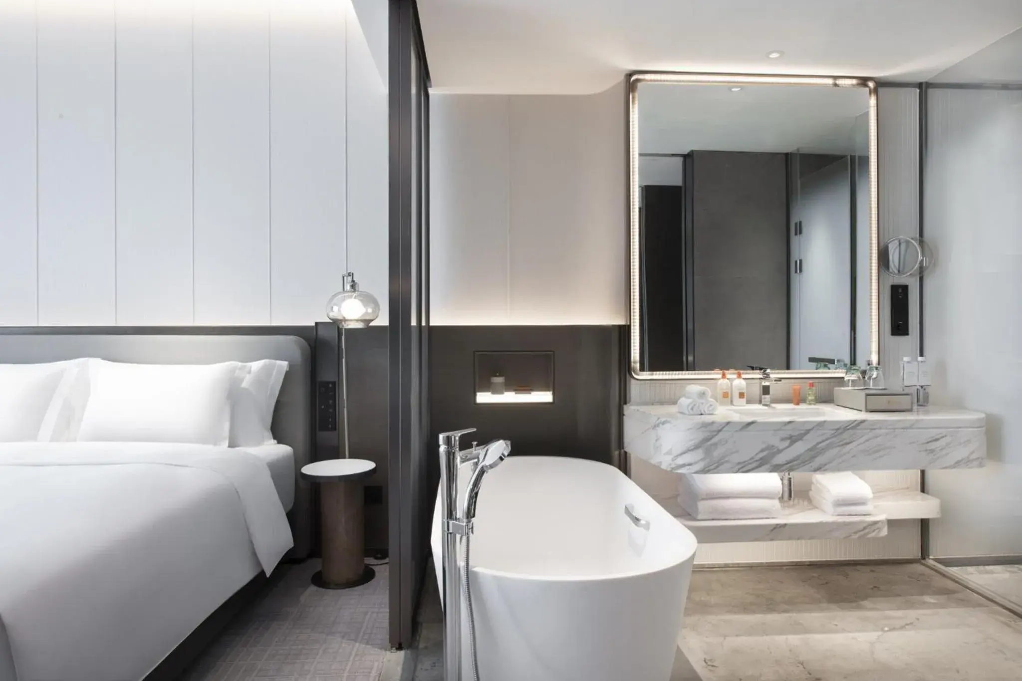 Photo of the whole room, Bathroom in Crowne Plaza Wuhan Optics Valley, an IHG Hotel