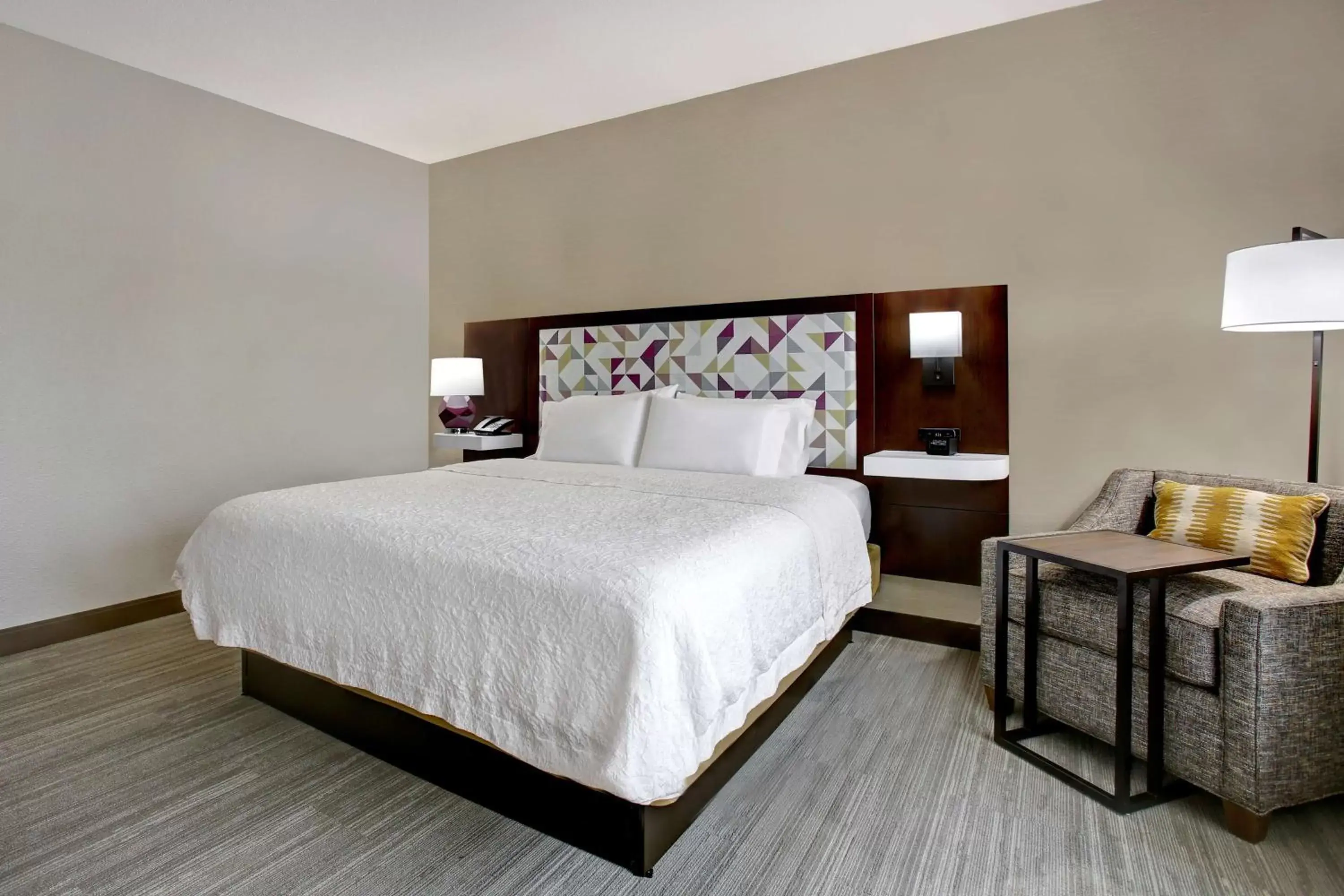 Bed in Hampton Inn & Suites Dallas-DeSoto