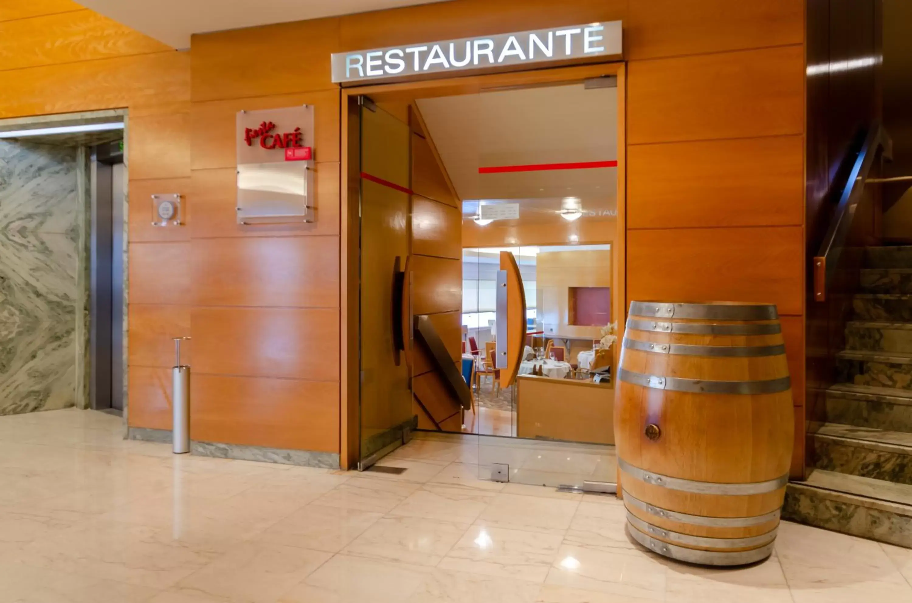 Restaurant/places to eat in Hotel Roma