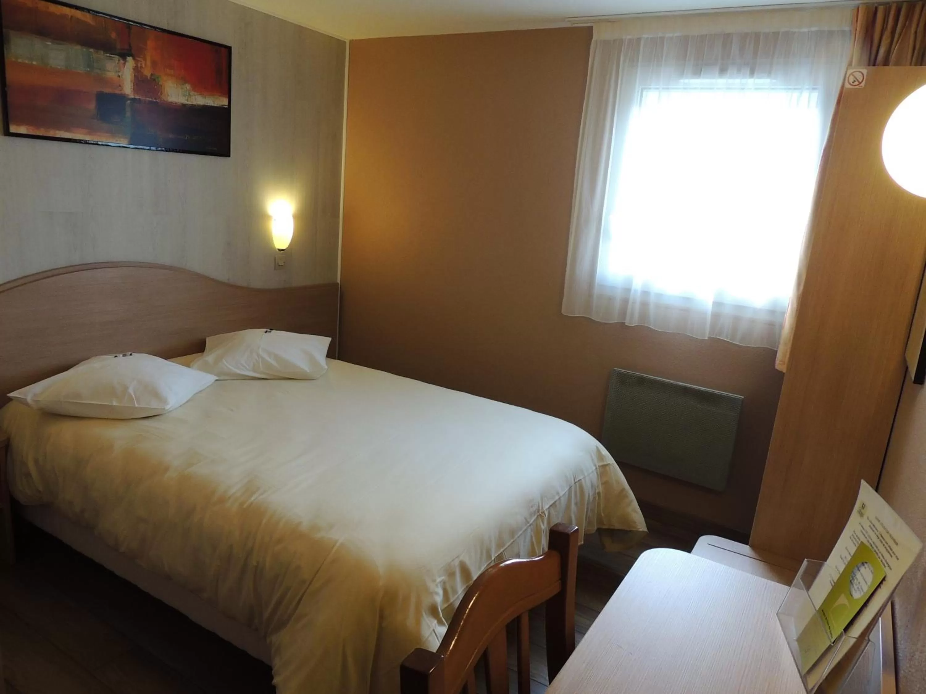 Photo of the whole room, Bed in Logis Hôtel - Le Relais du Parisis