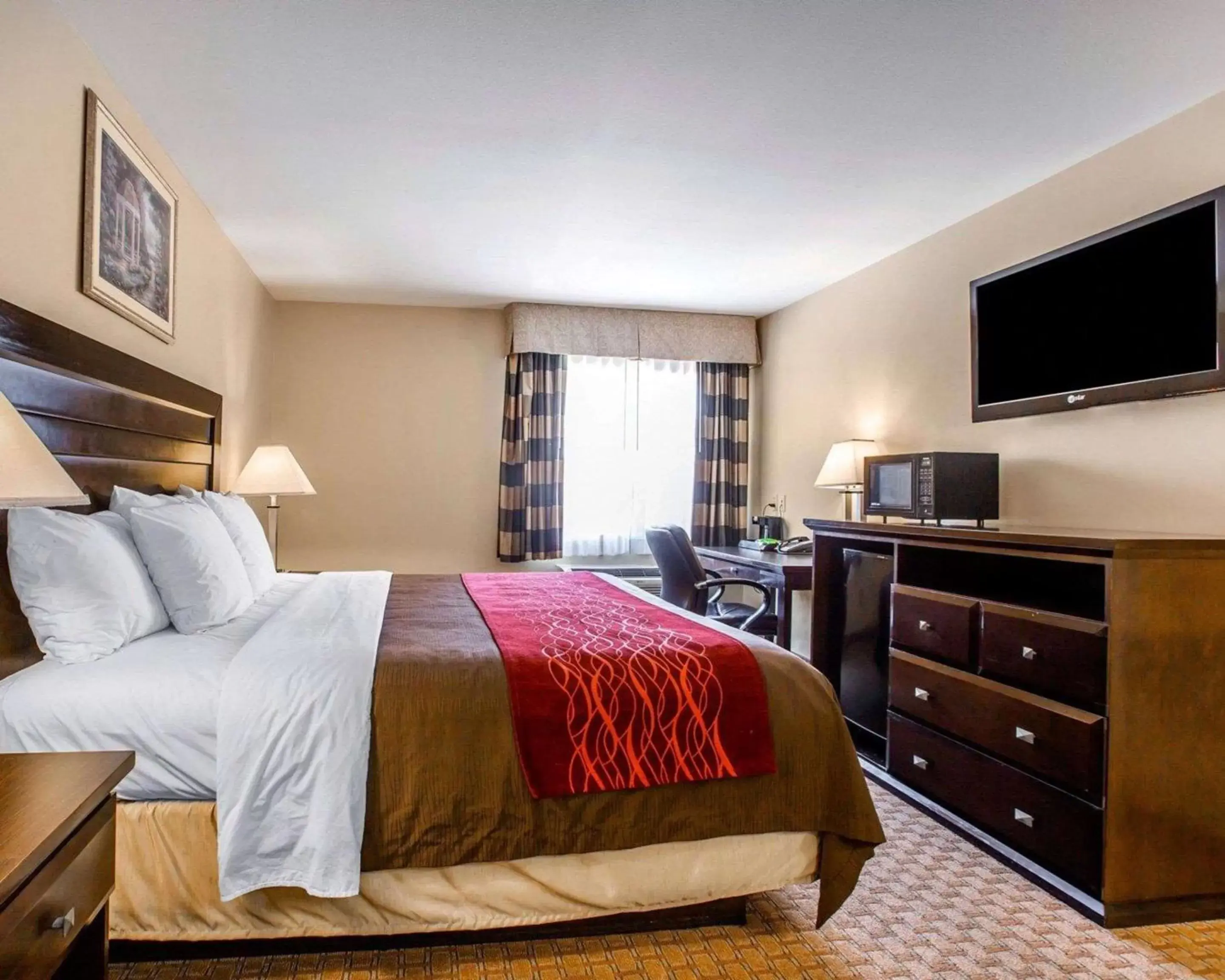 Photo of the whole room, Bed in Comfort Inn Monterey Park - Los Angeles