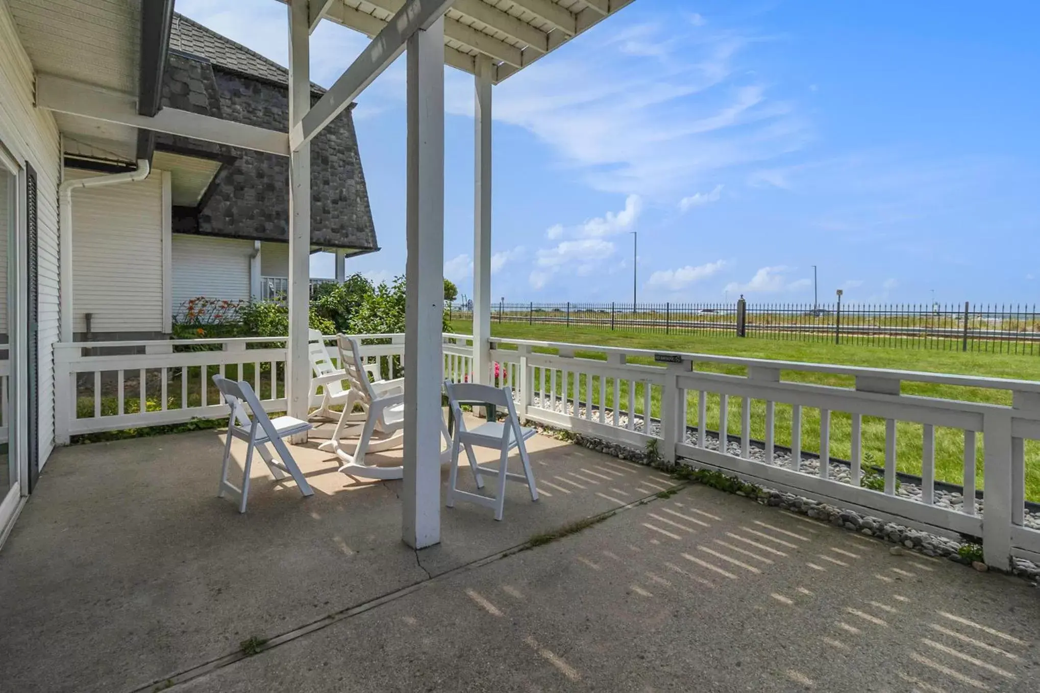 Property building in Snyders Shoreline Inn