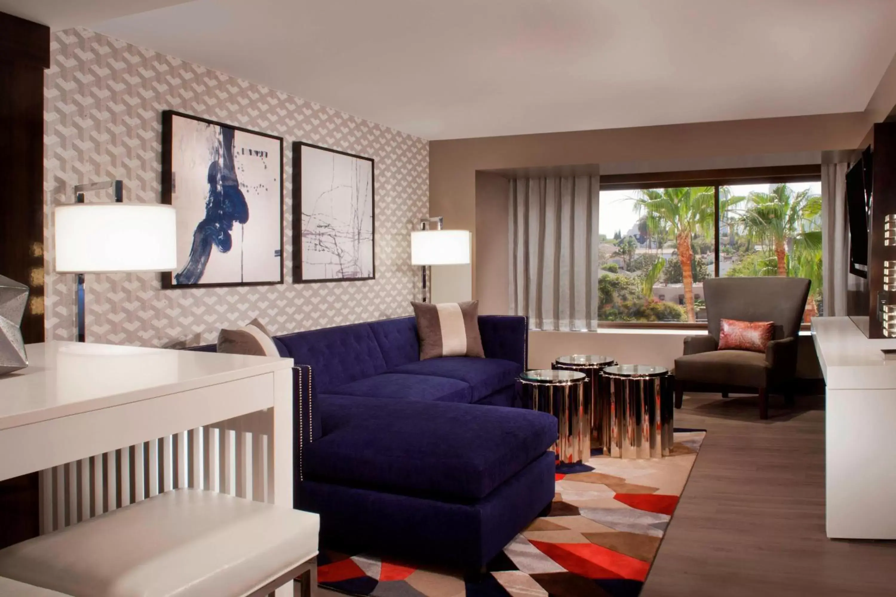 Bedroom, Seating Area in Beverly Hills Marriott