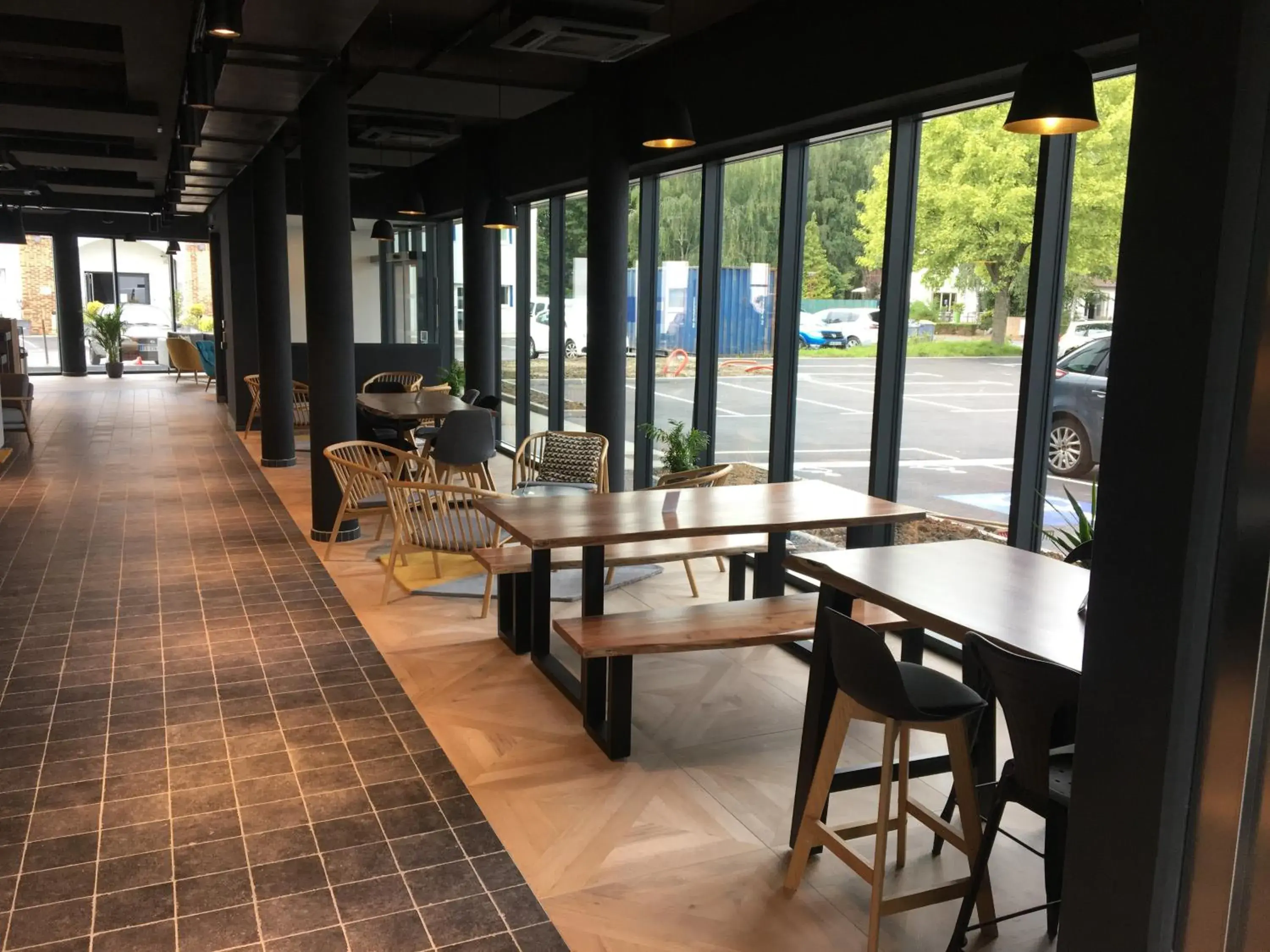 Seating area, Restaurant/Places to Eat in ibis Styles Valenciennes Petite Foret