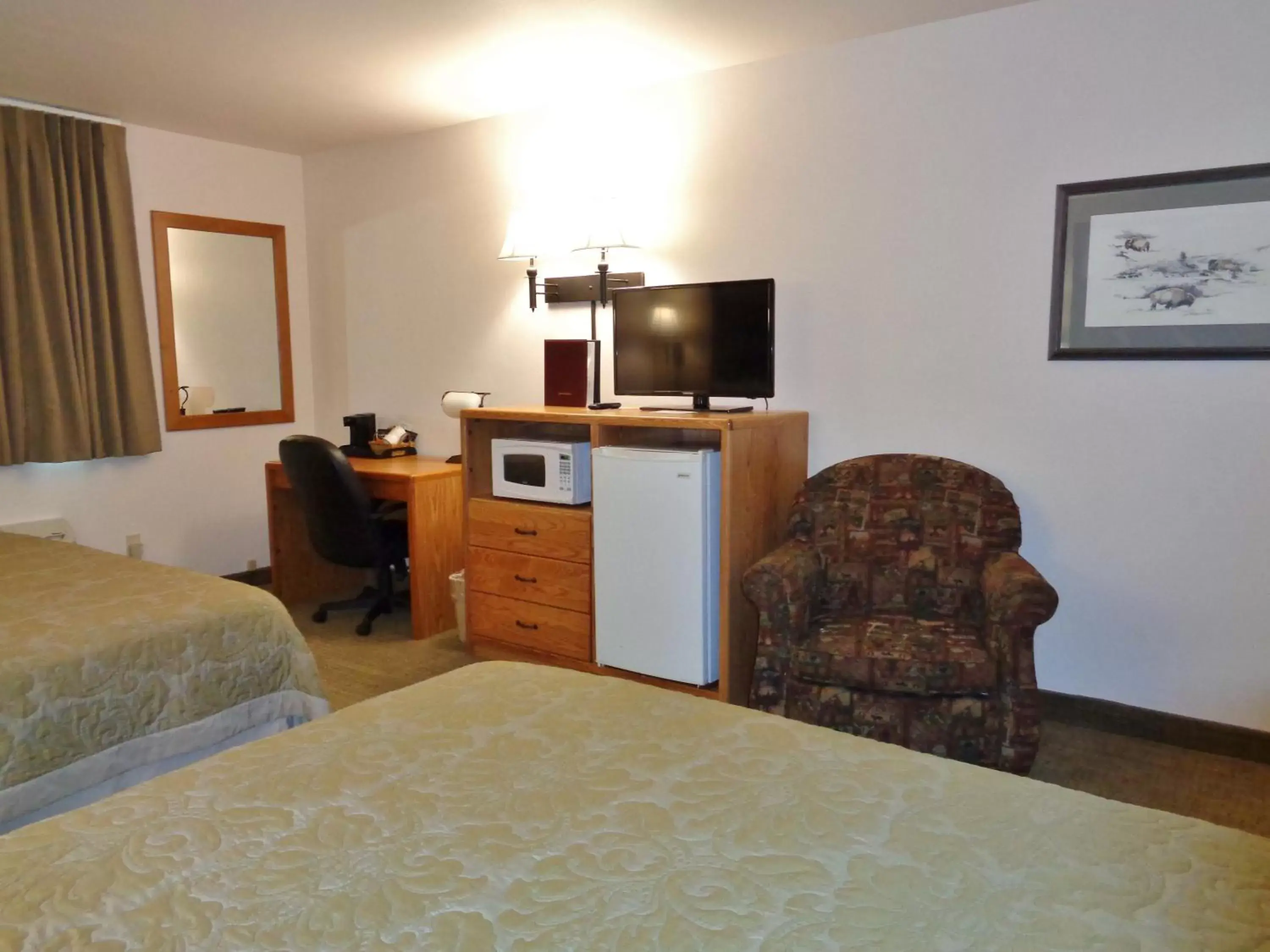Photo of the whole room, Bed in Homestead Inn and Suites