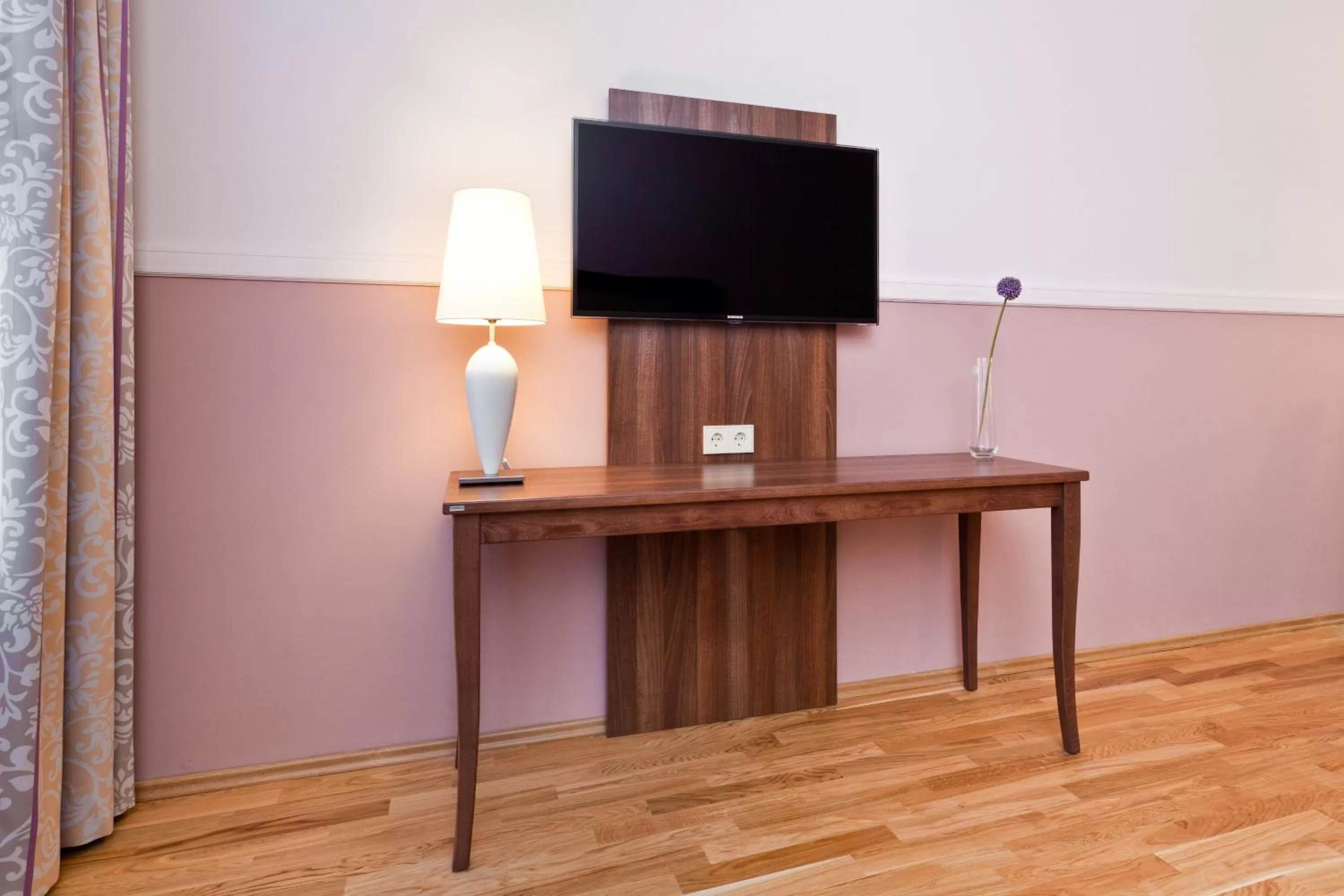 TV and multimedia in Aparthotel Am Schloss