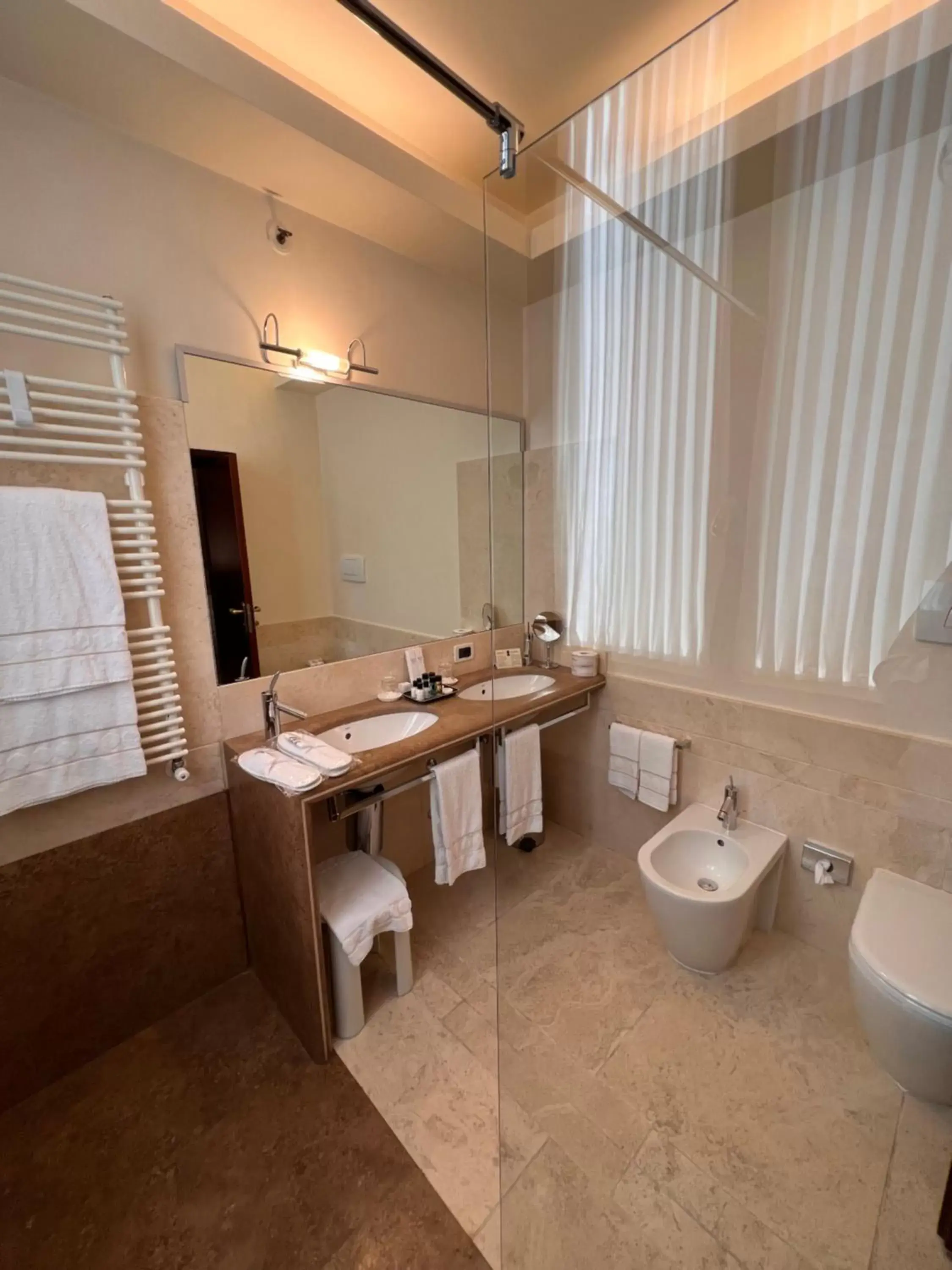 Bathroom in Ruzzini Palace Hotel