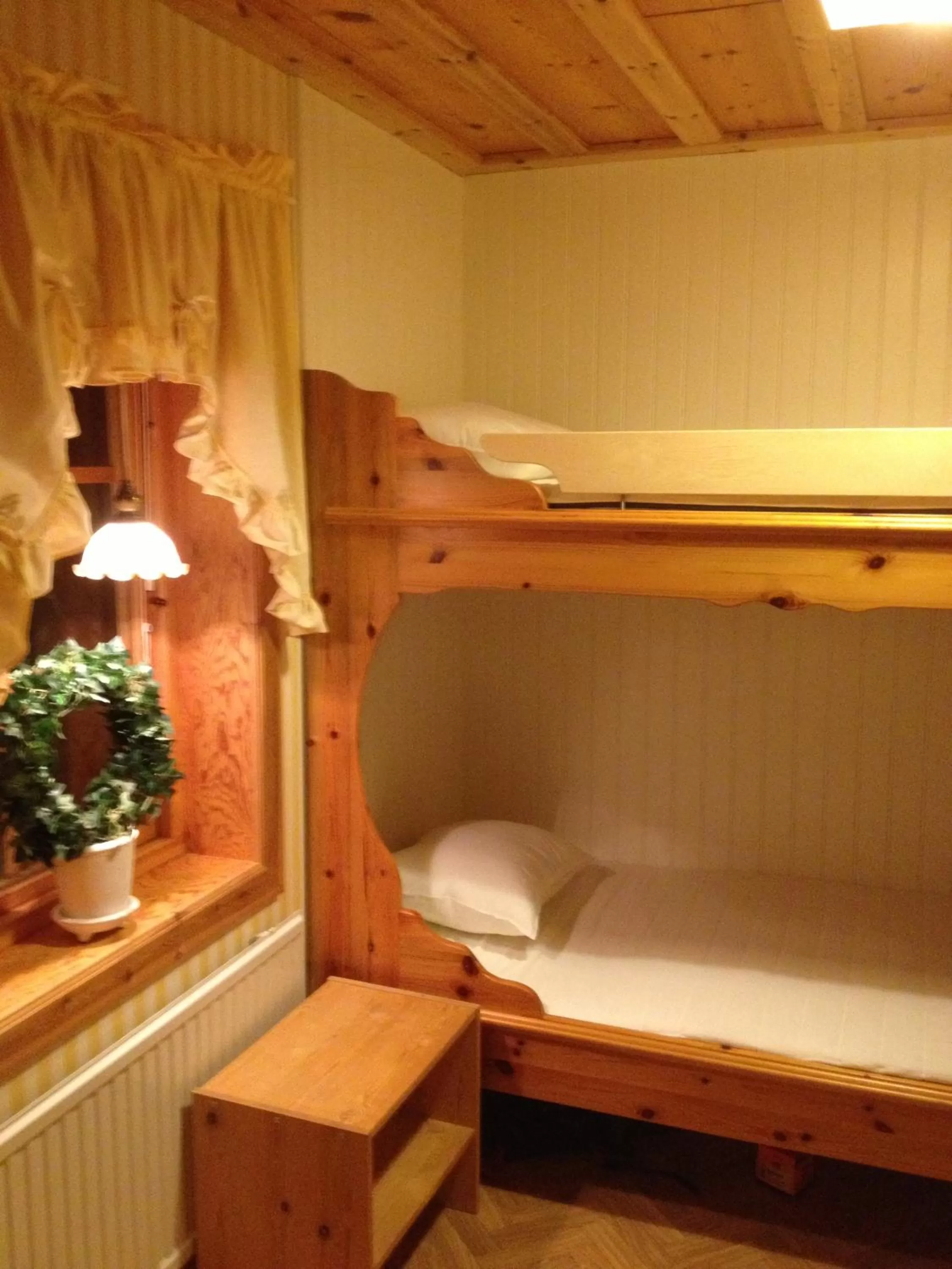 bunk bed, Bed in Augustas Bed & Breakfast