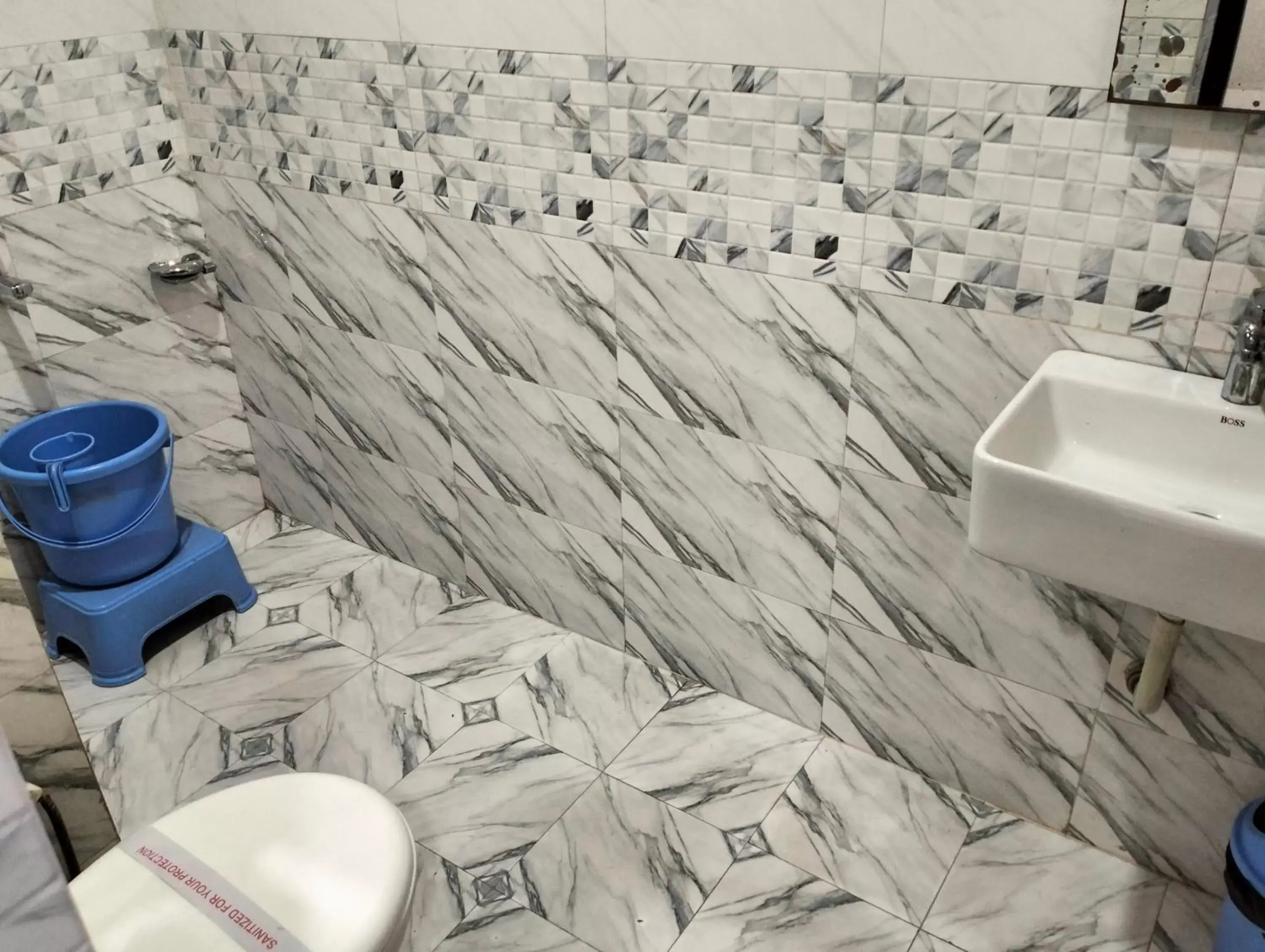 Toilet in Hotel Shri Gourav Toilet in Hotel Shri Gourav