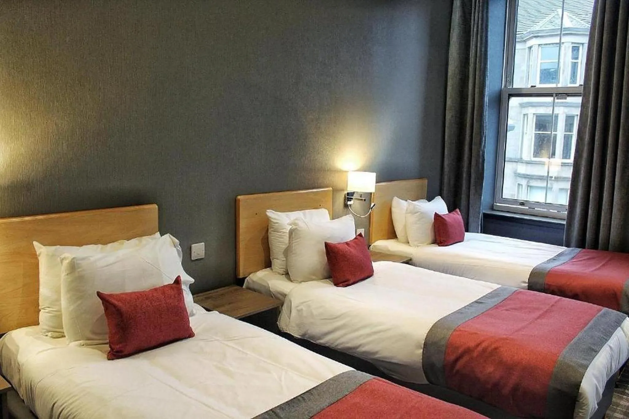 Bed in Devoncove Hotel Glasgow