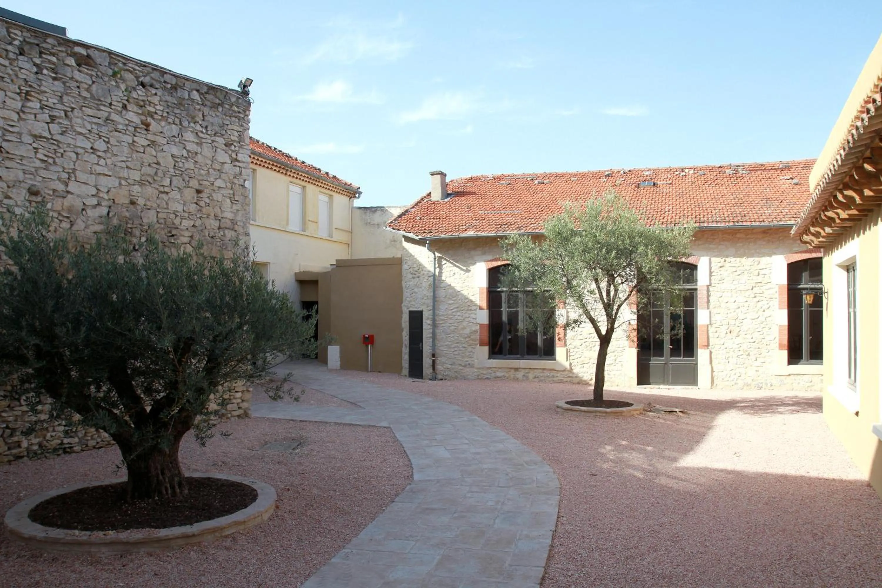 Facade/entrance in Logis Hotel Le Clos Des Oliviers