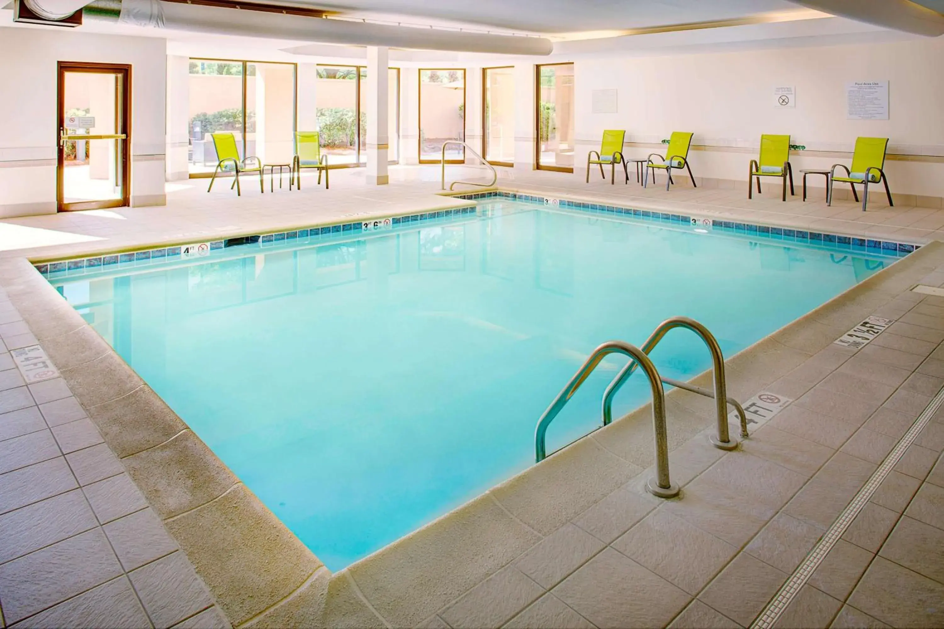Swimming Pool in Sonesta Select Birmingham Colonnade