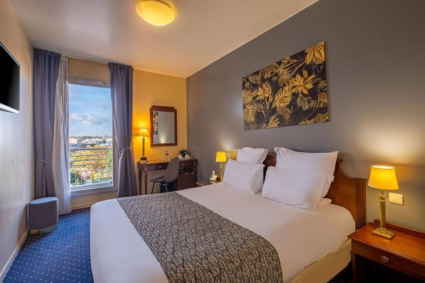 Bedroom, Bed in Amiral Hôtel