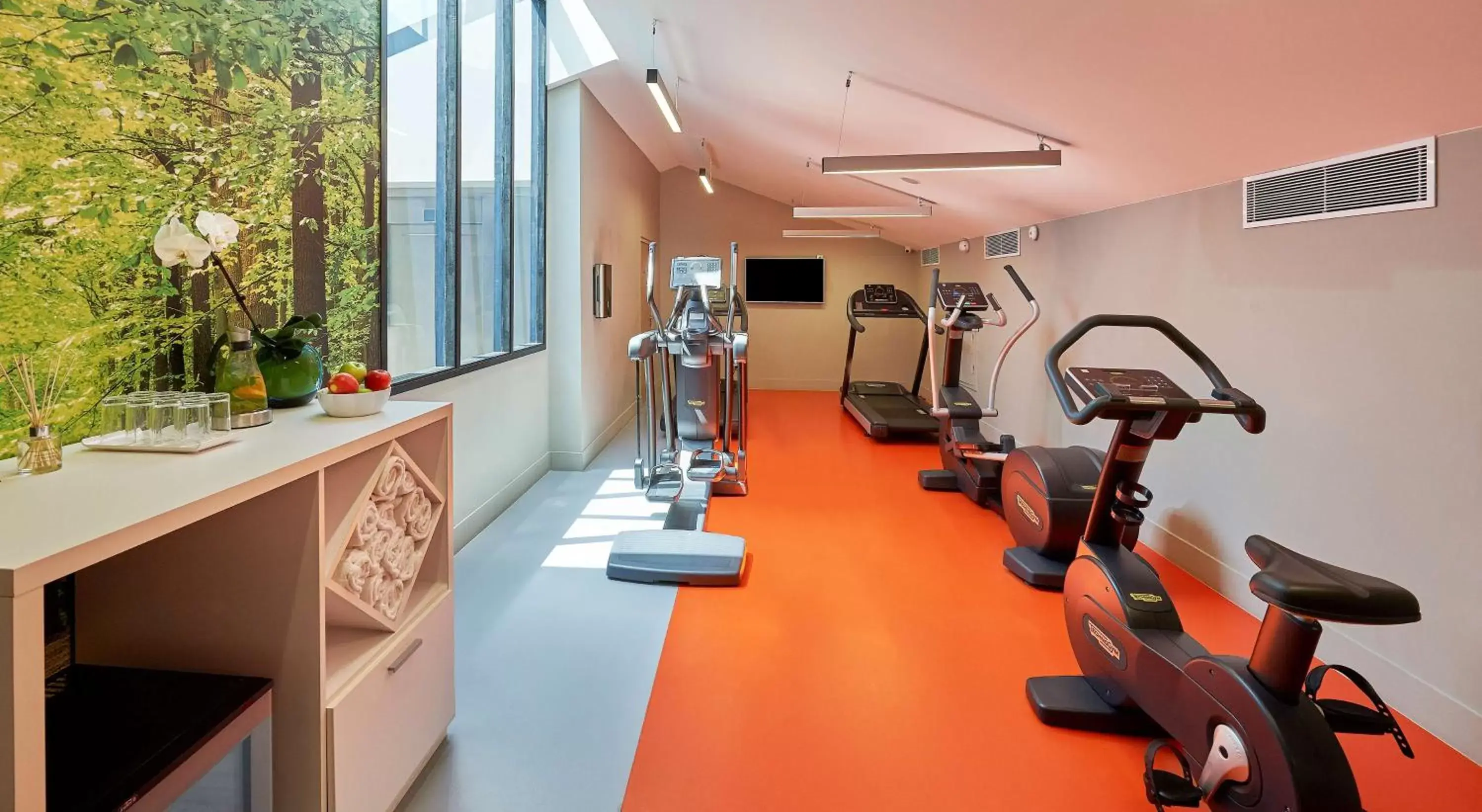 Spa and wellness centre/facilities, Fitness Center/Facilities in NH Collection Marseille
