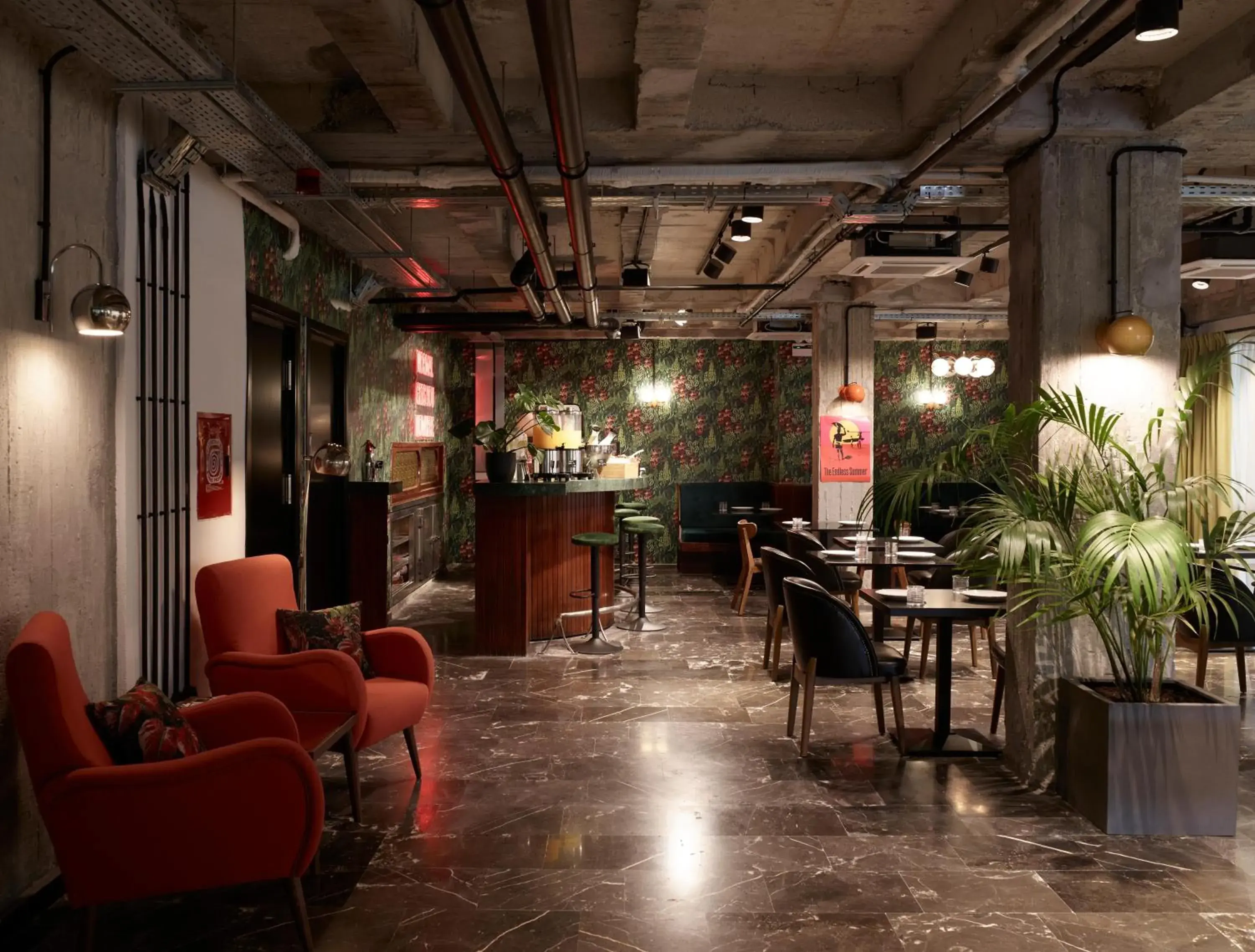 Restaurant/places to eat, Lounge/Bar in Dave Red Athens, a member of Brown Hotels