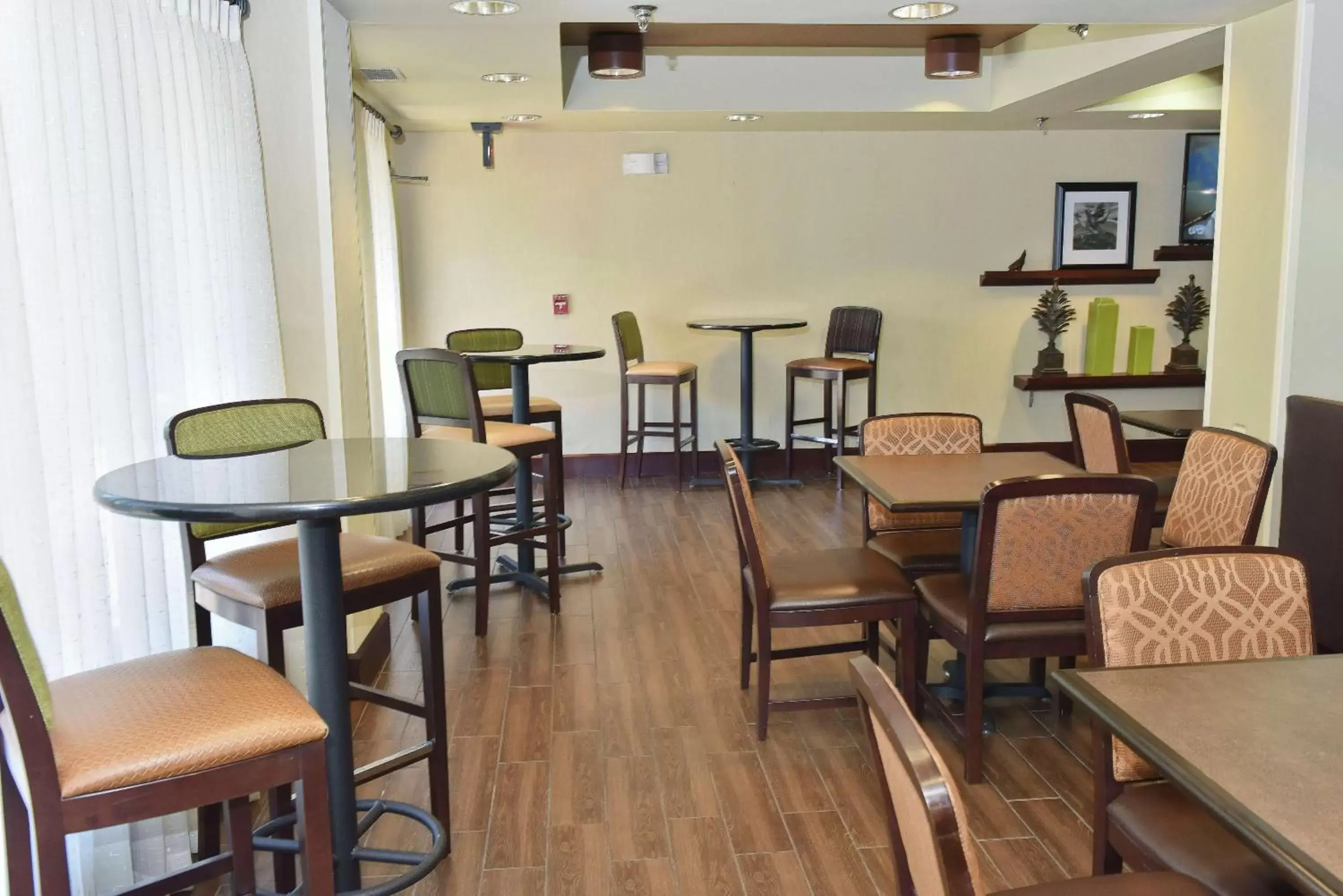 Lobby or reception, Lounge/Bar in Hampton Inn Ruston