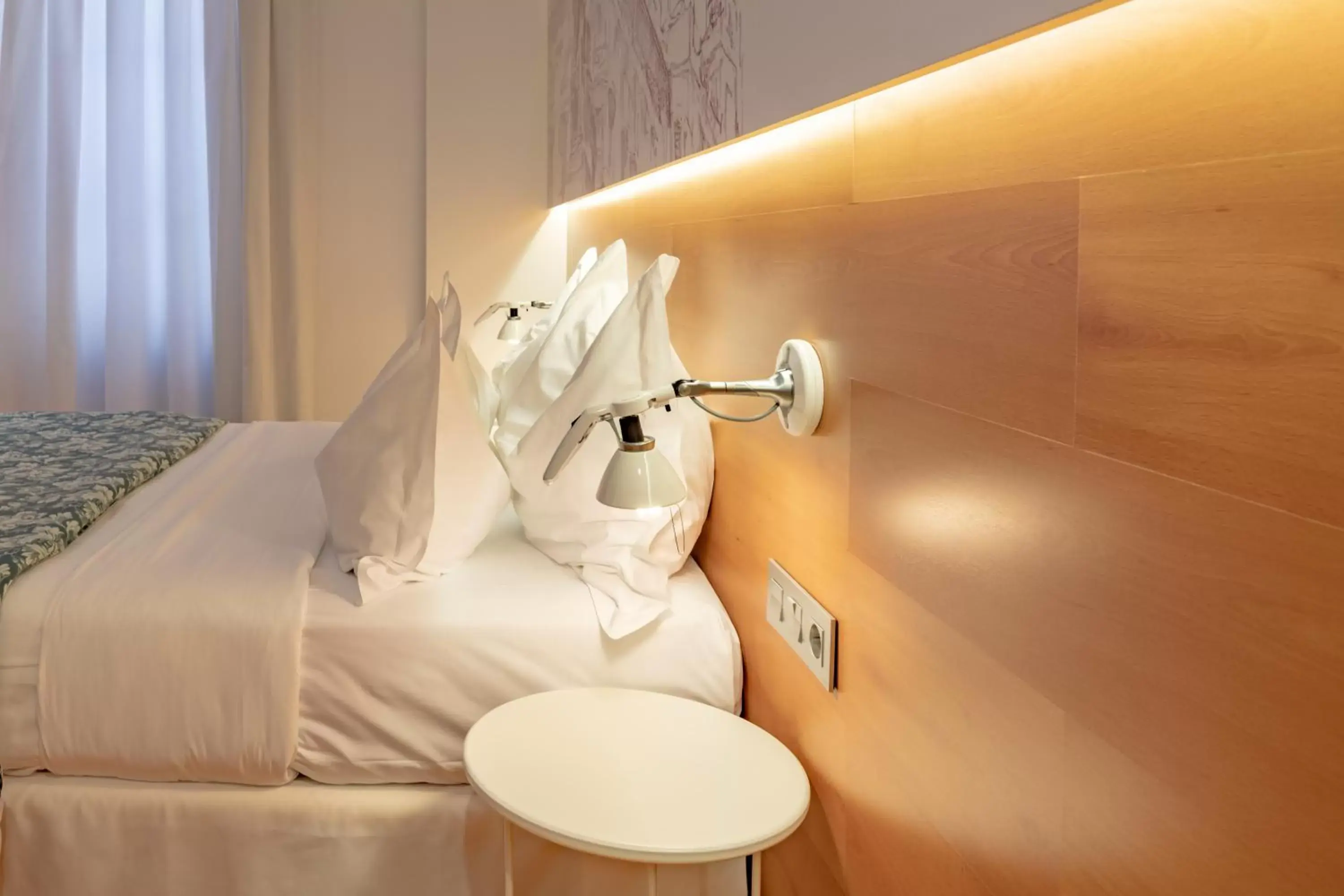 Bed, Bathroom in Hotel Párraga Siete