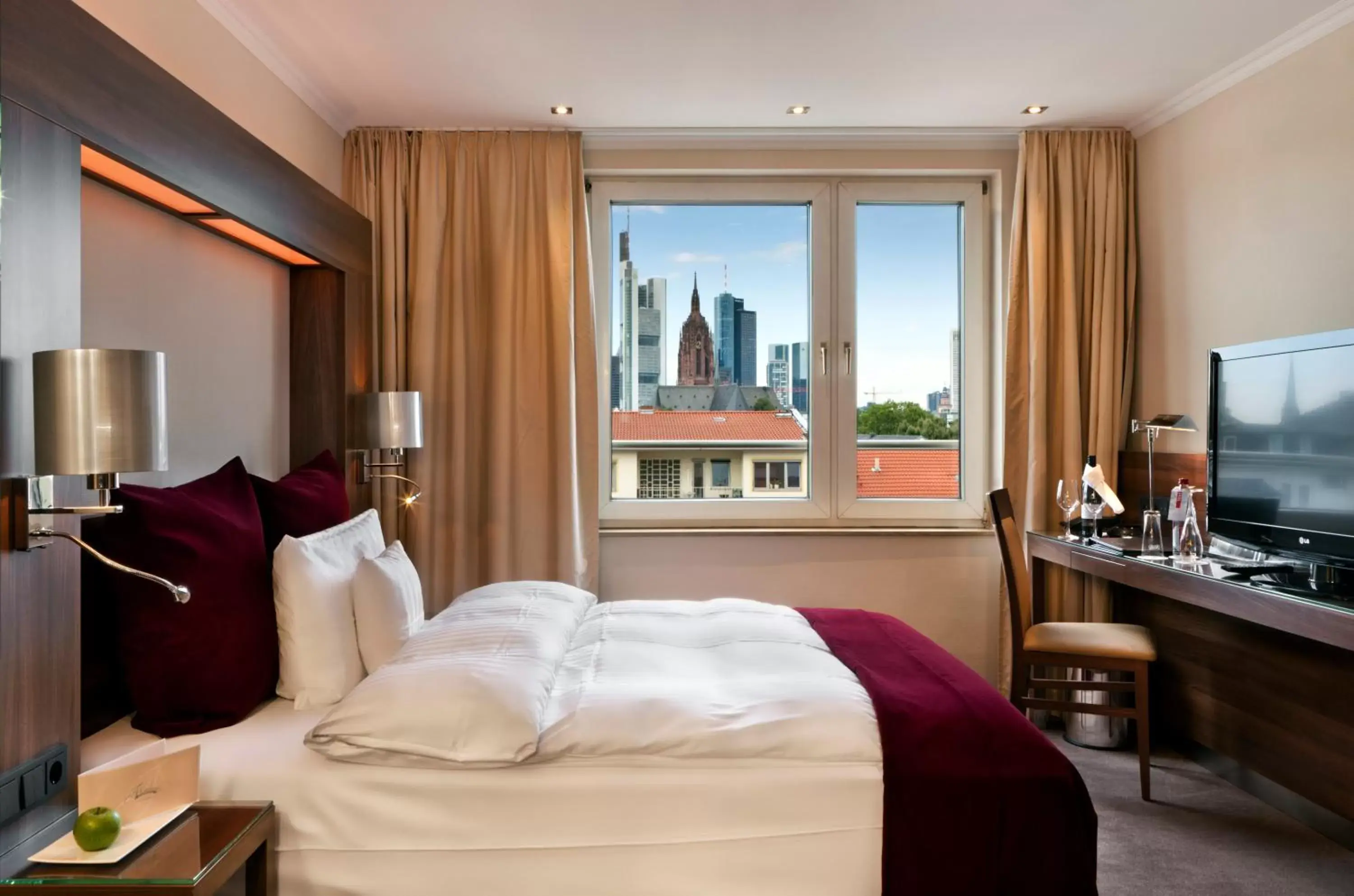 Bed in Flemings Hotel Frankfurt Main-Riverside