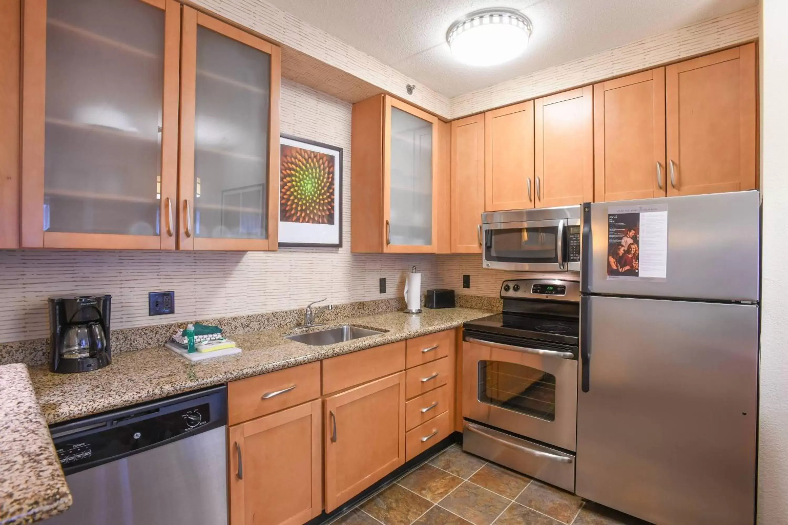 Bedroom, Kitchen/Kitchenette in Residence Inn Cincinnati North West Chester