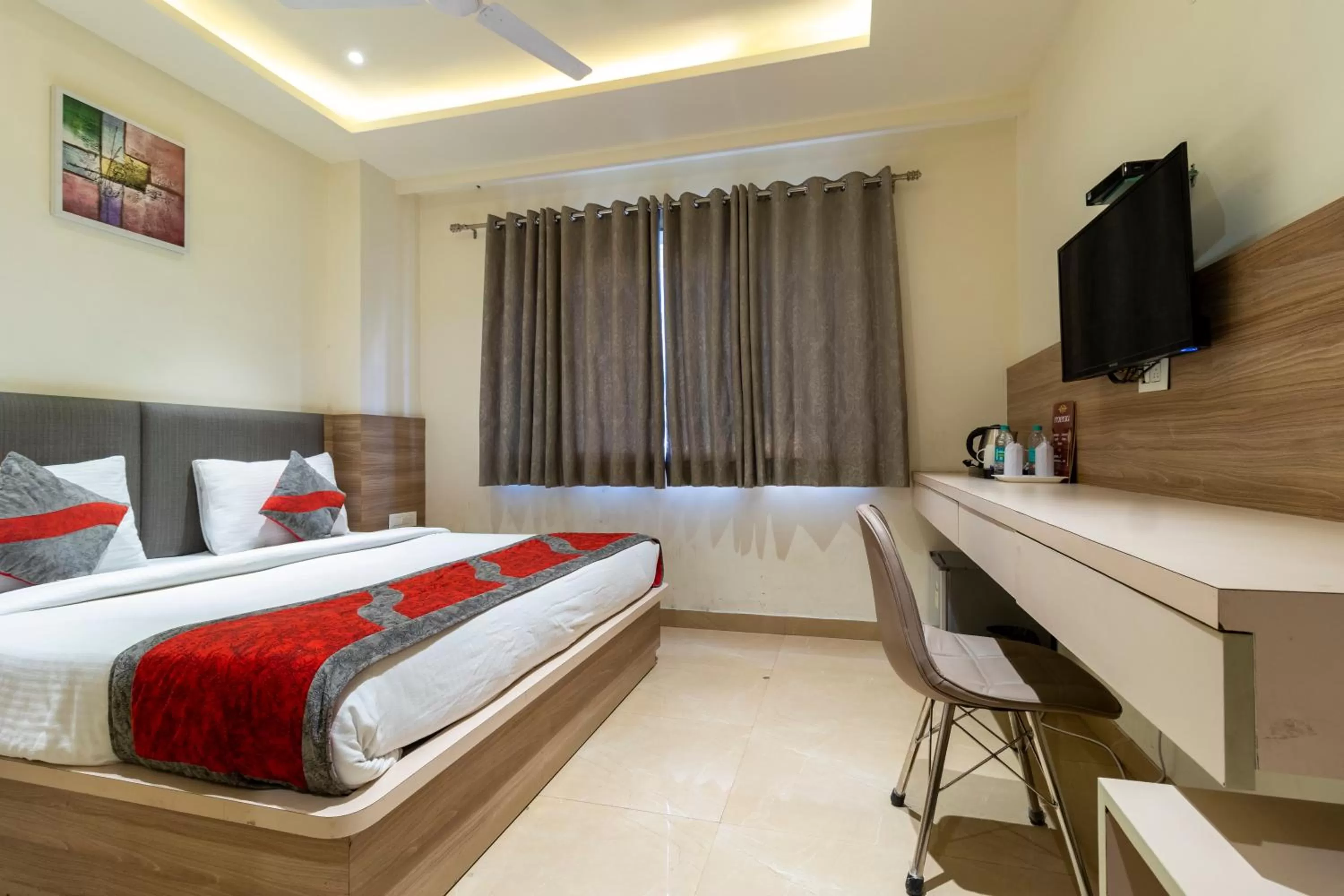 Bedroom, Bed in Hotel Tripple Tree - Karol Bagh