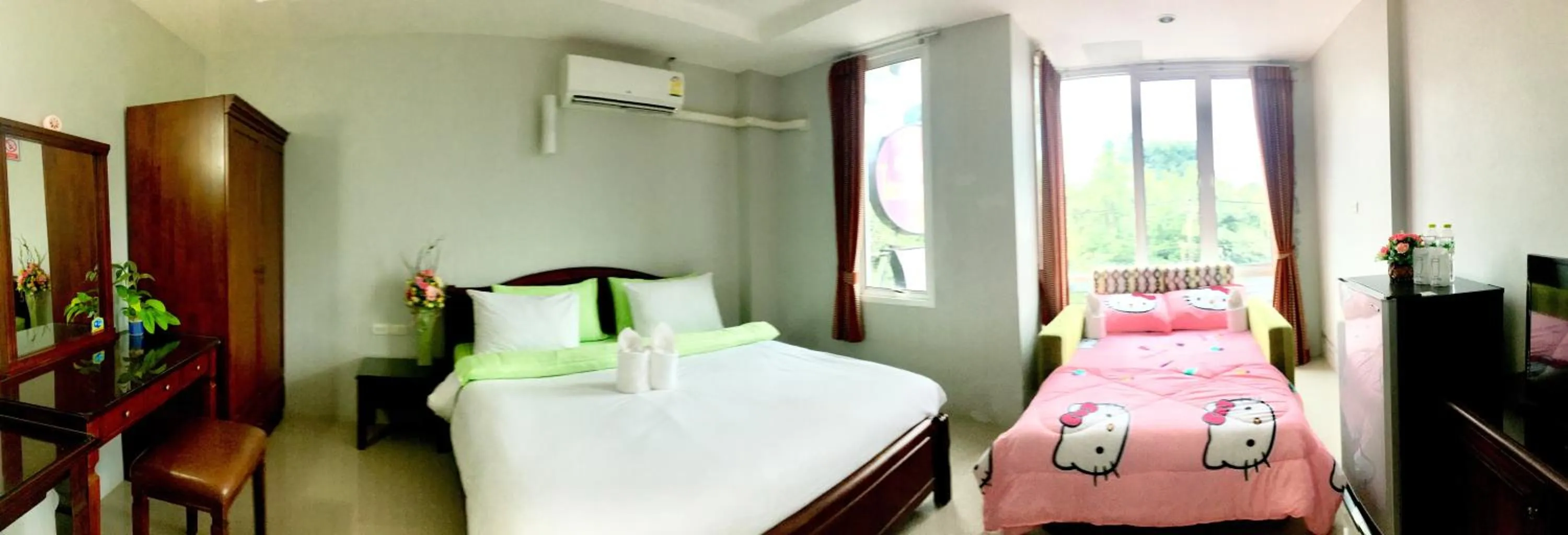Photo of the whole room, Bed in J.Holiday Inn Krabi