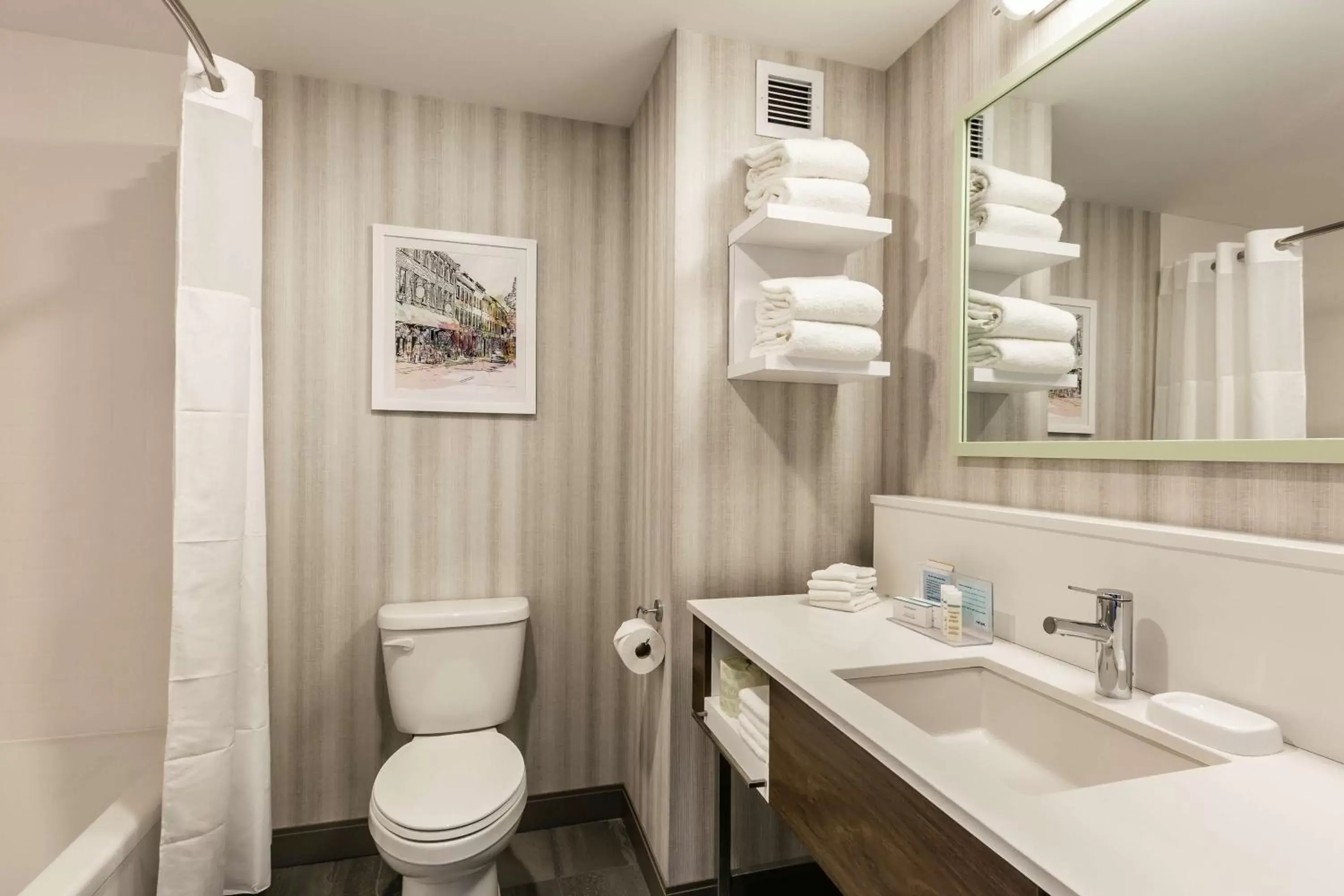 Bathroom in Hampton Inn & Suites by Hilton Québec - Beauport