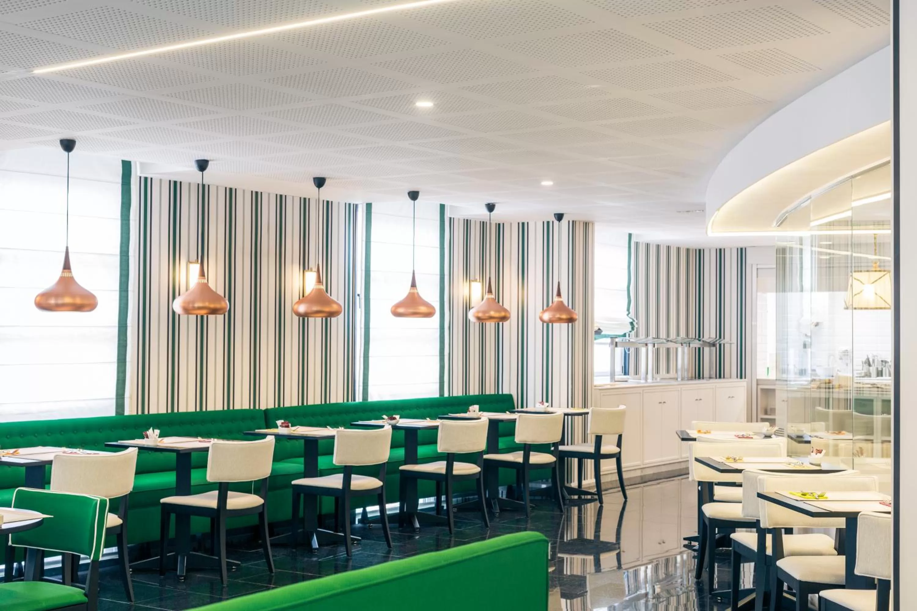 Buffet breakfast in Hotel Mercure Jardines de Albia