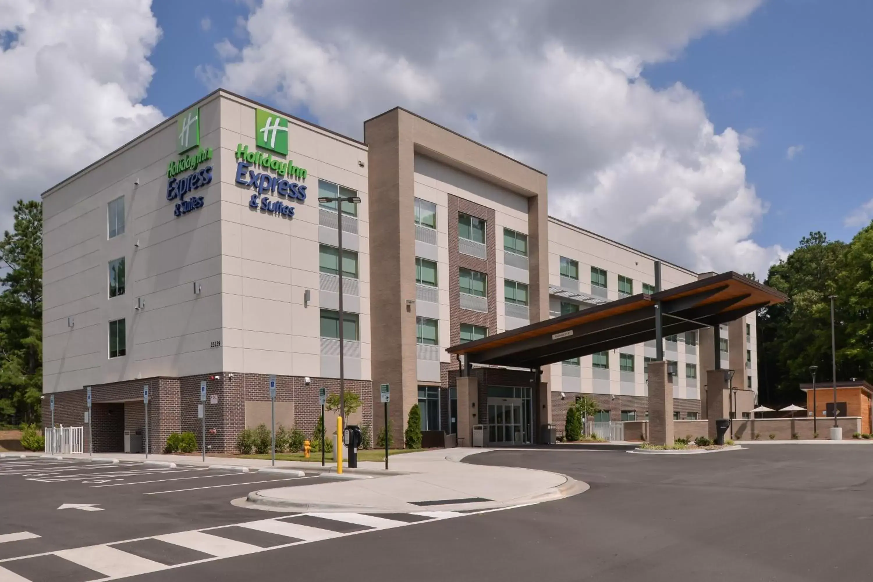 Property Building in Holiday Inn Express & Suites Charlotte - Ballantyne, an IHG Hotel