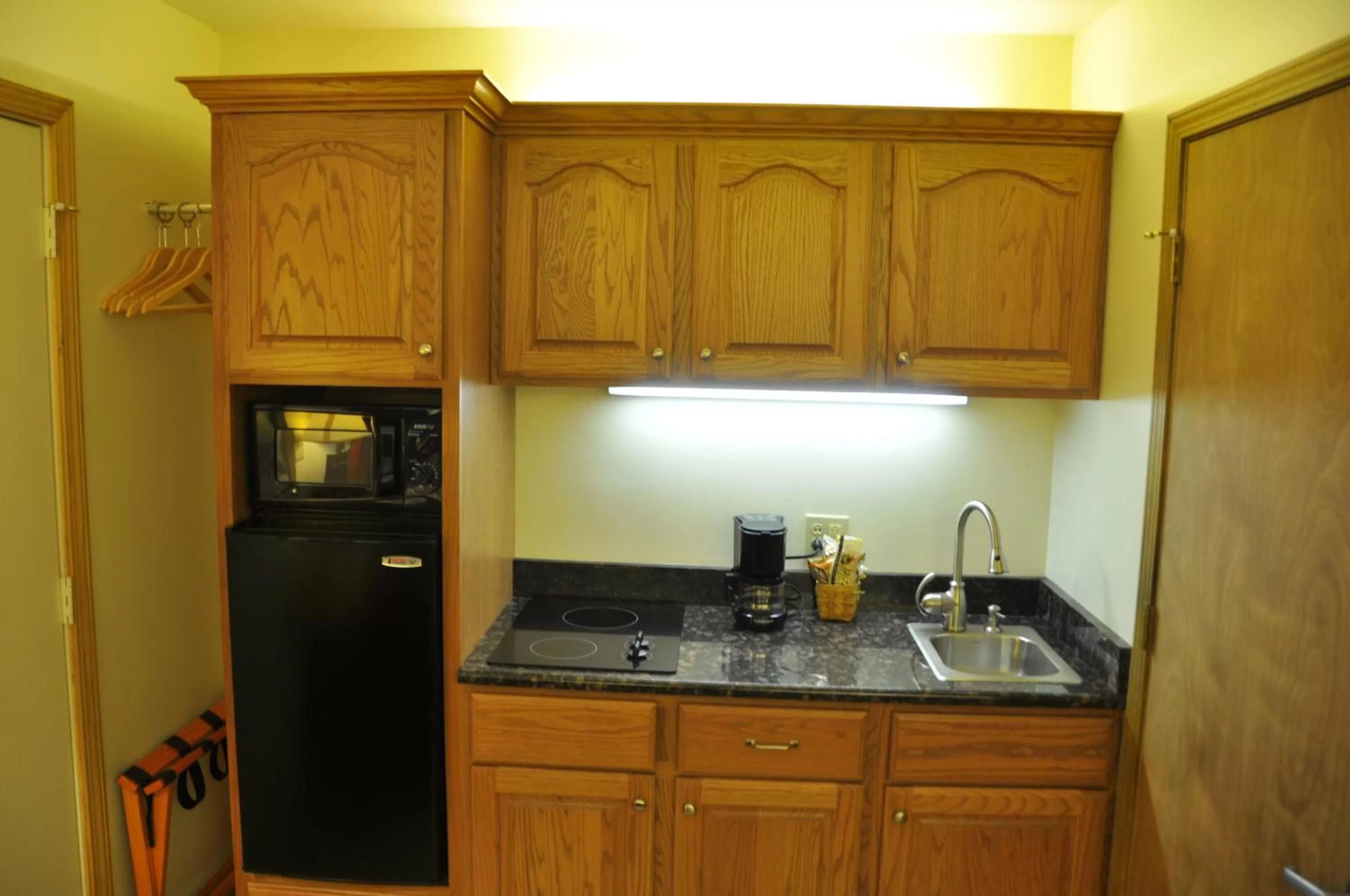 Kitchen or kitchenette in Shepherd Mountain Inn & Suites