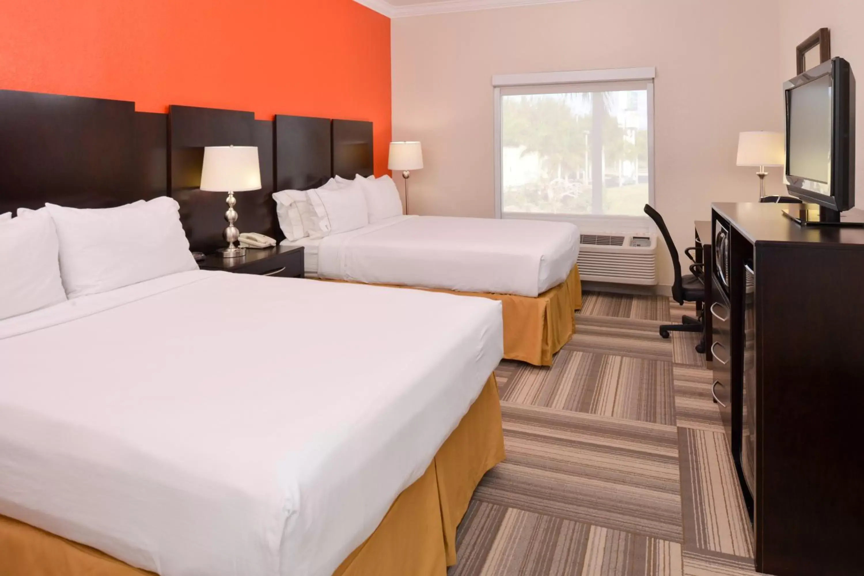 Photo of the whole room, Bed in Holiday Inn Express & Suites Florida City-Gateway To Keys, an IHG Hotel
