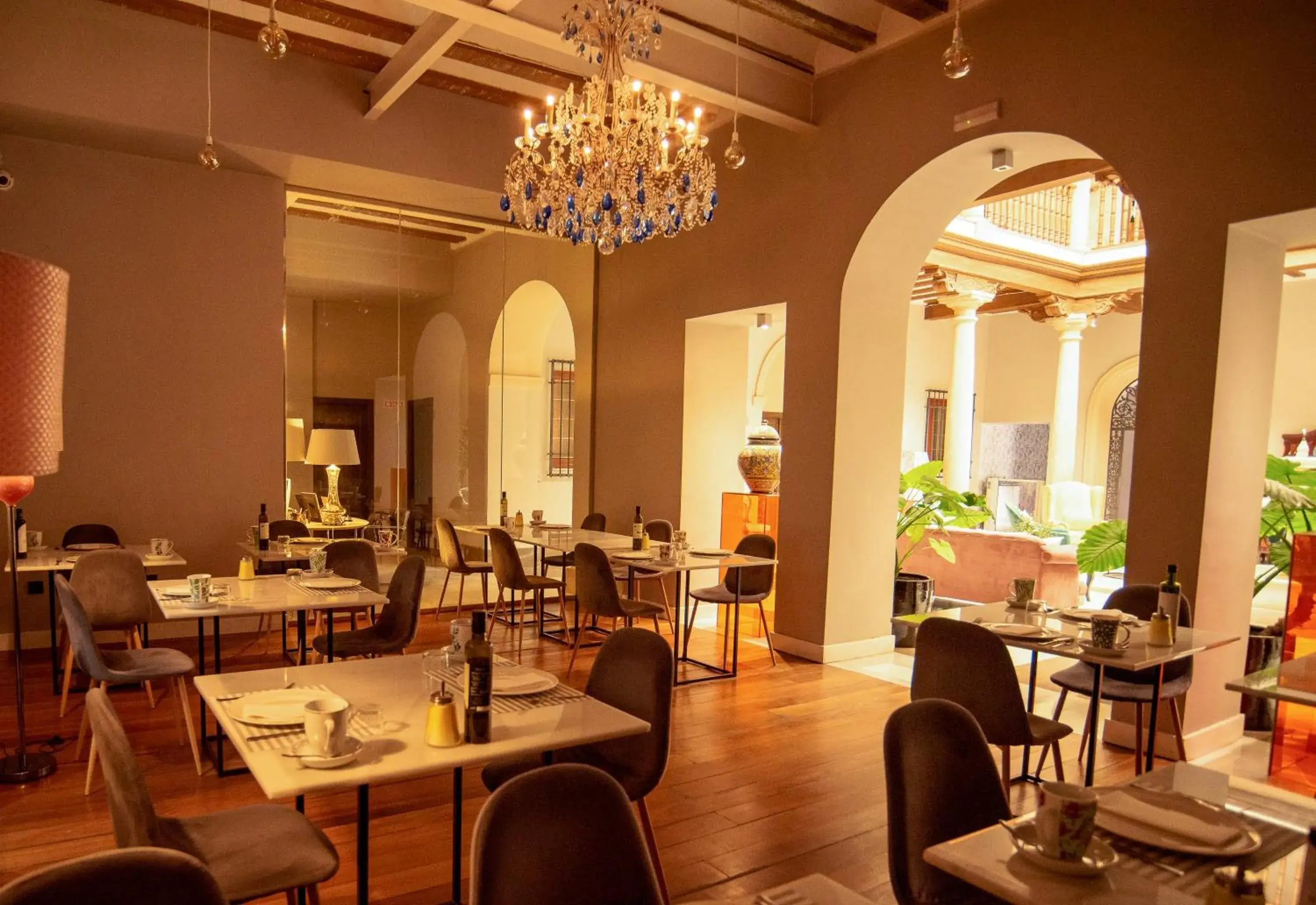 Restaurant/Places to Eat in Hotel Don Juan Boutique