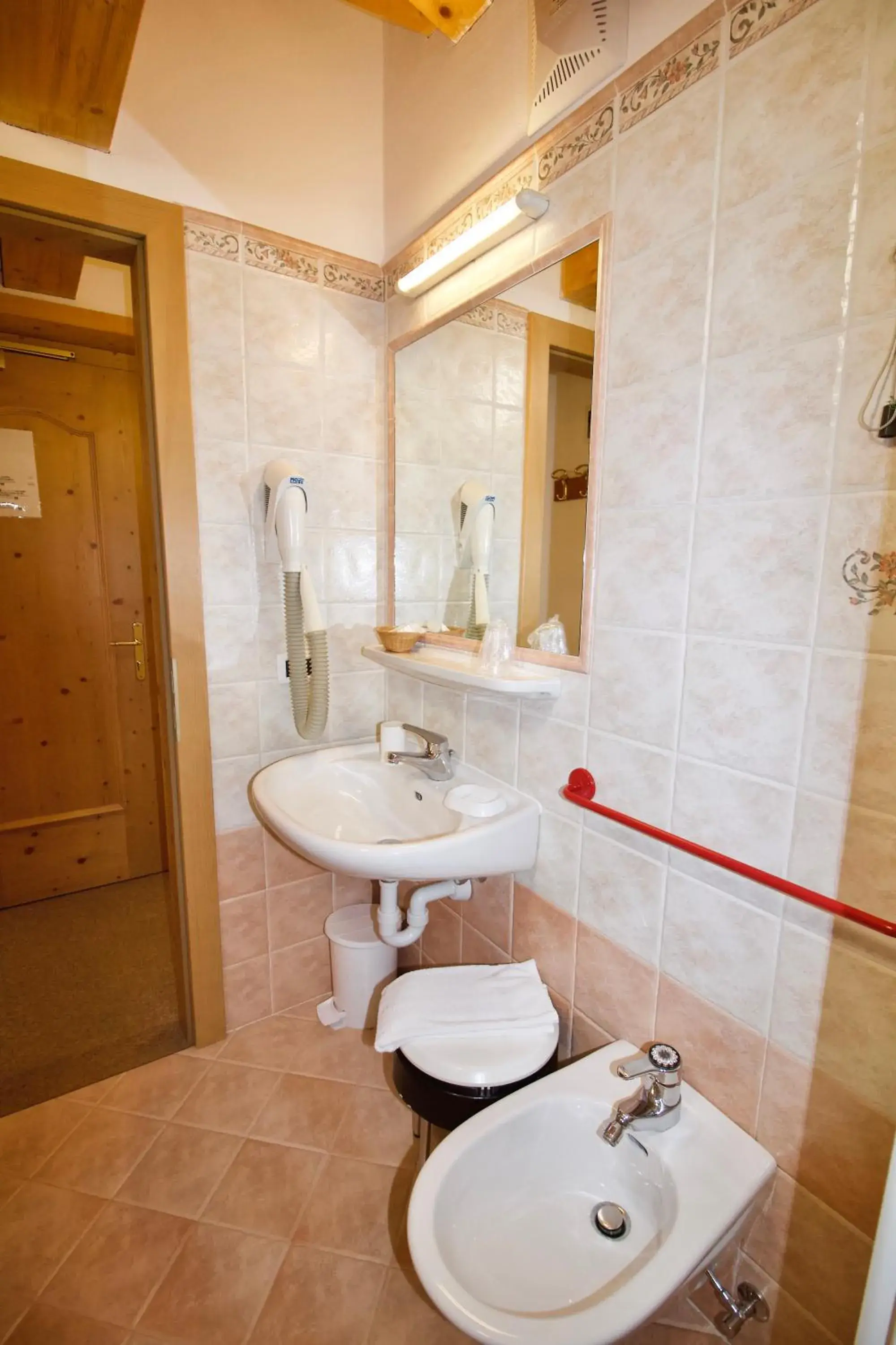 Bathroom in Al Piccolo Hotel
