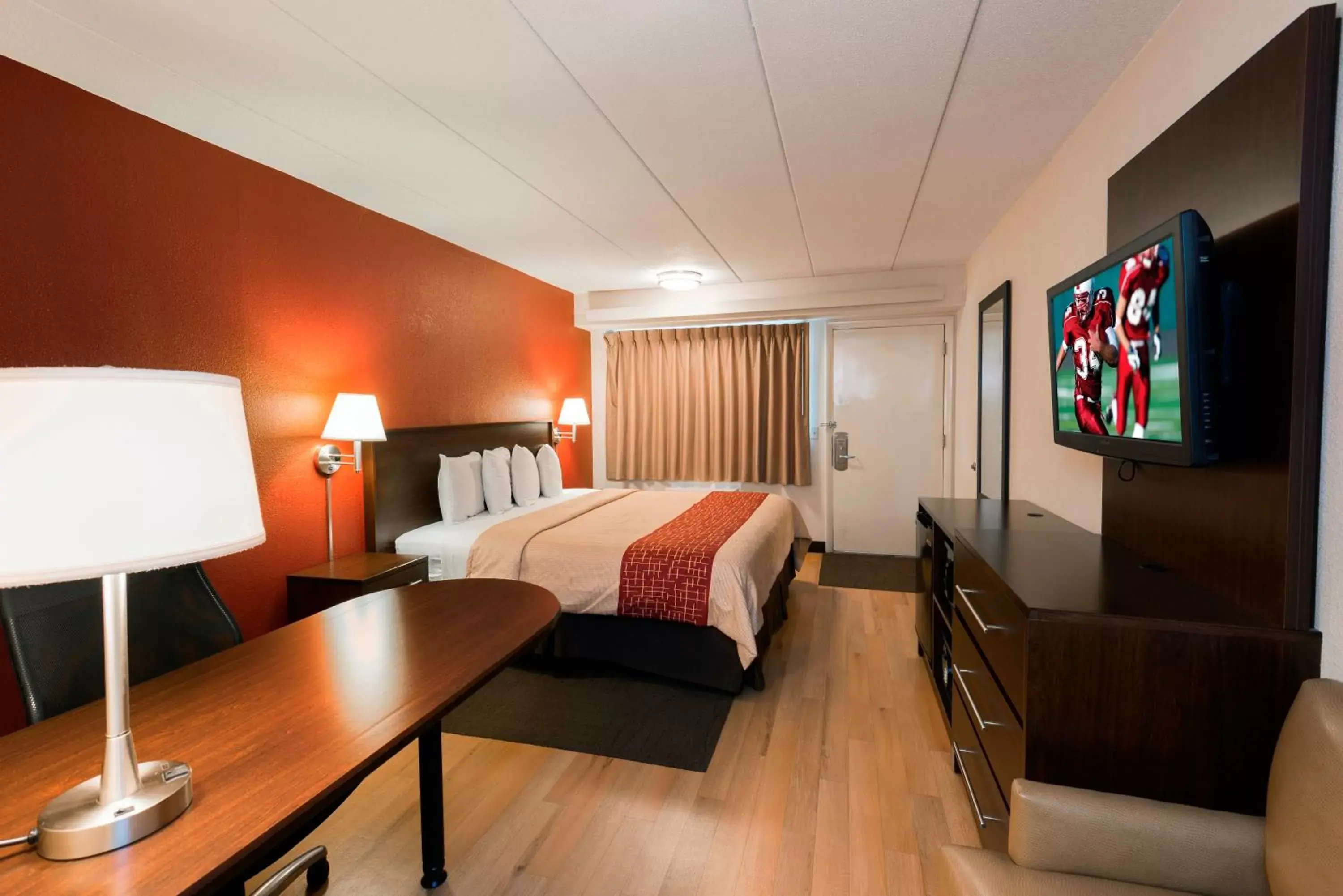 Photo of the whole room, Bed in Red Roof Inn Benton Harbor - St. Joseph Photo of the whole room, Bed in Red Roof Inn Benton Harbor - St. Joseph