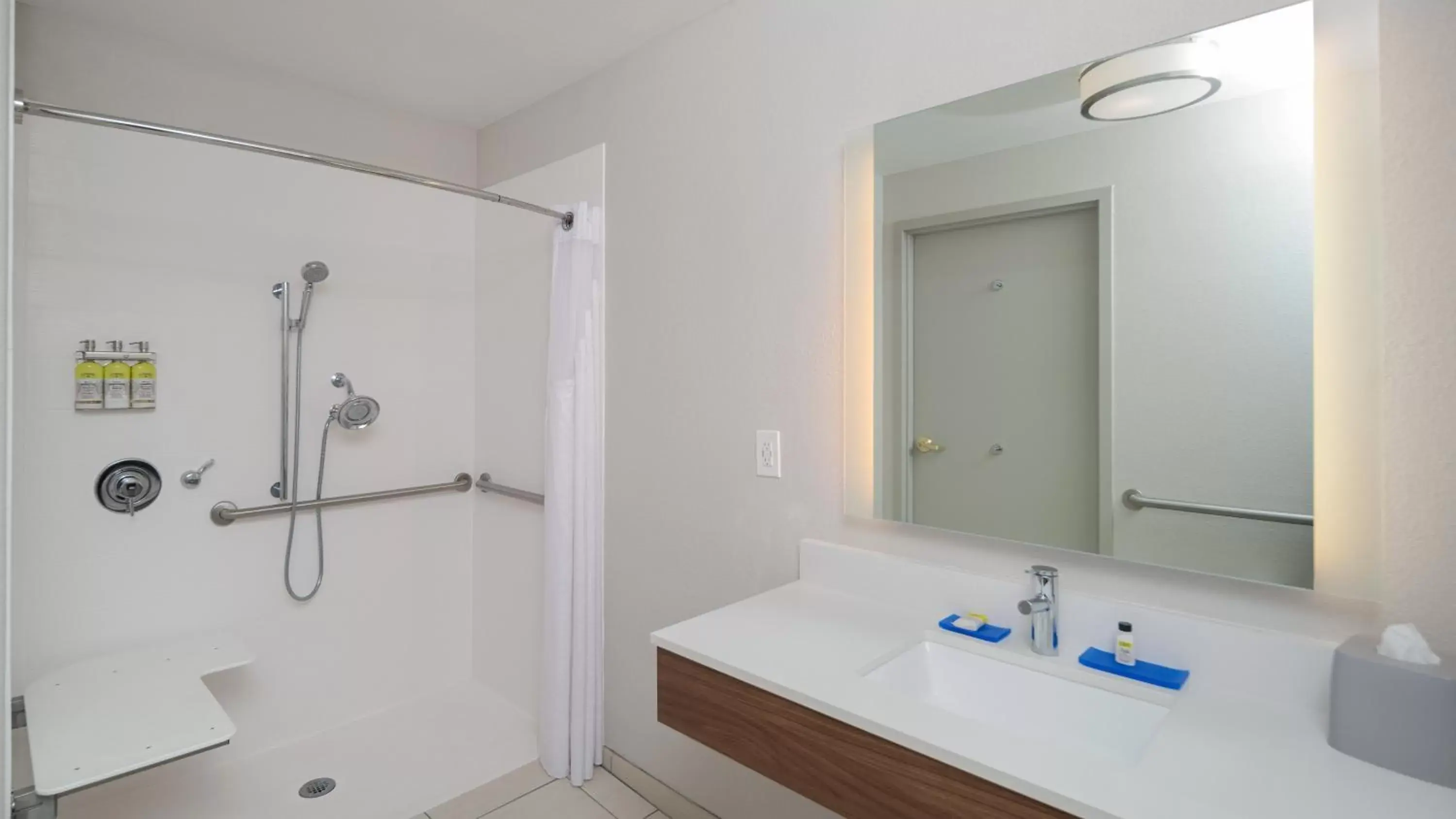 Bathroom in Holiday Inn Express & Suites Dinuba West, an IHG Hotel