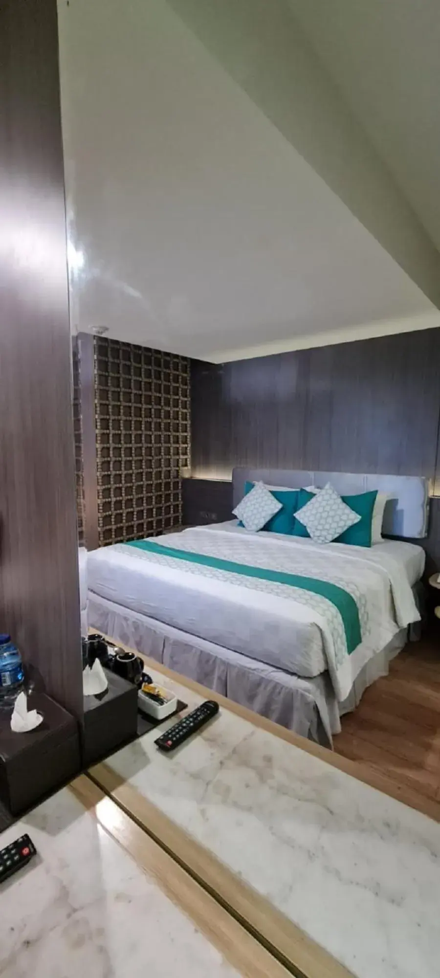 Bedroom, Bed in Bedrock Hotel Kuta Bali