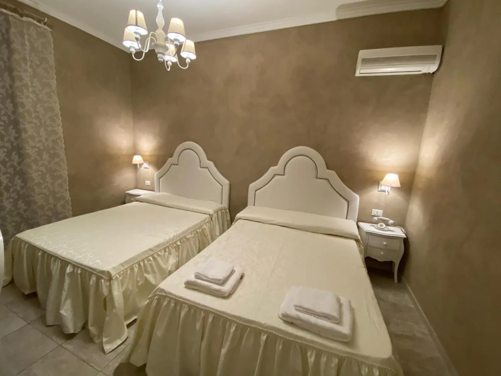Bed in Boutique Hotel Calais Milano