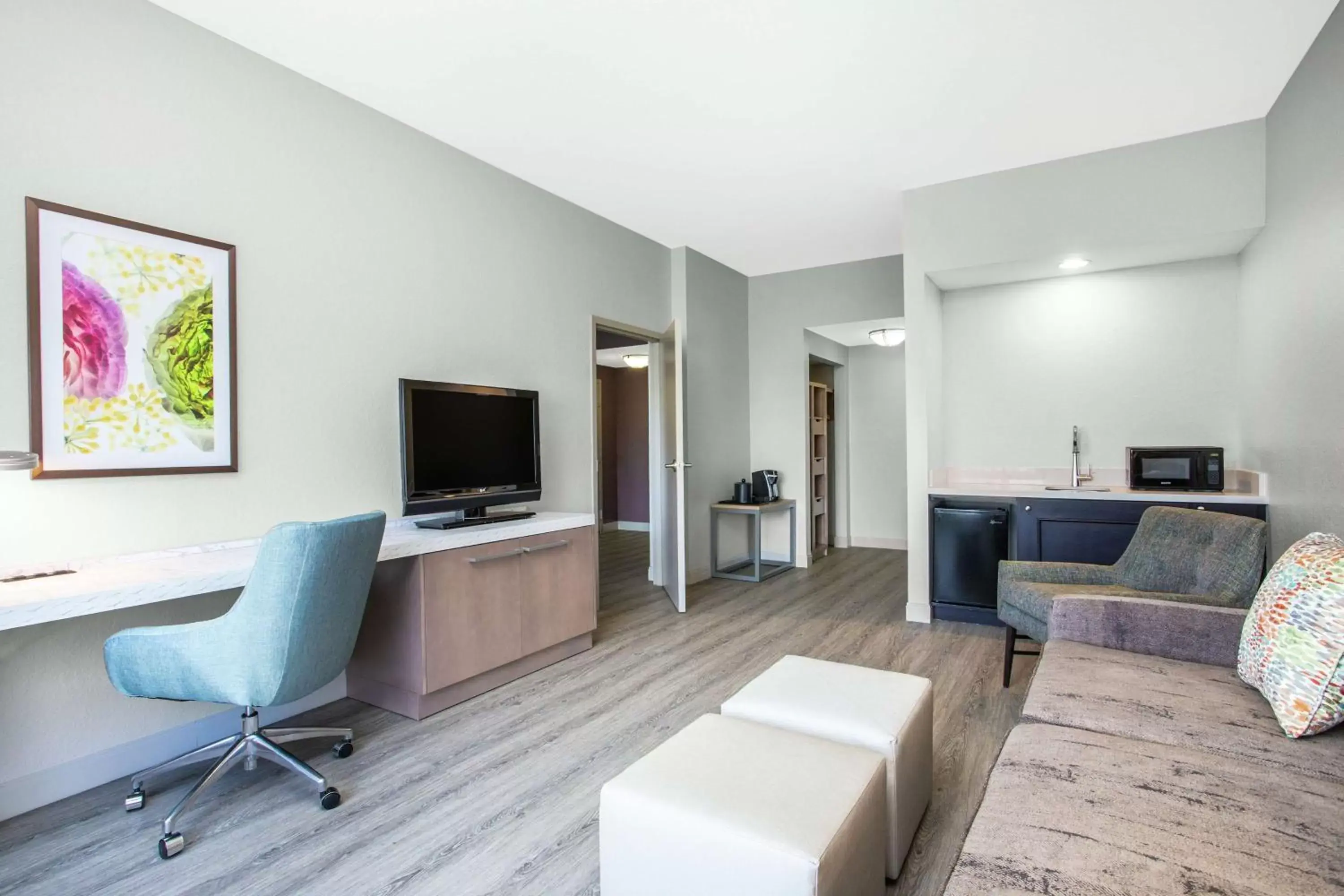 Bedroom, Seating Area in Hilton Garden Inn Palm Beach Gardens