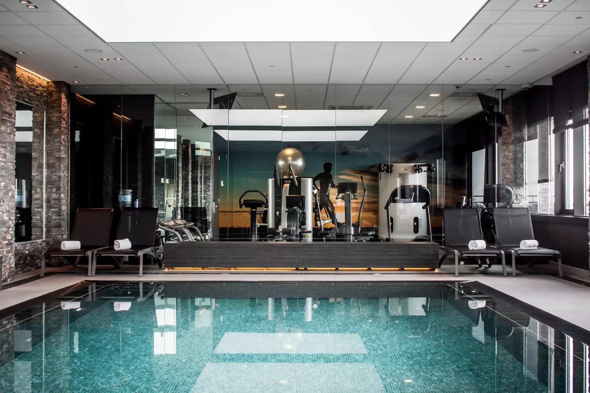 Fitness centre/facilities, Swimming Pool in Van der Valk Hotel Dordrecht