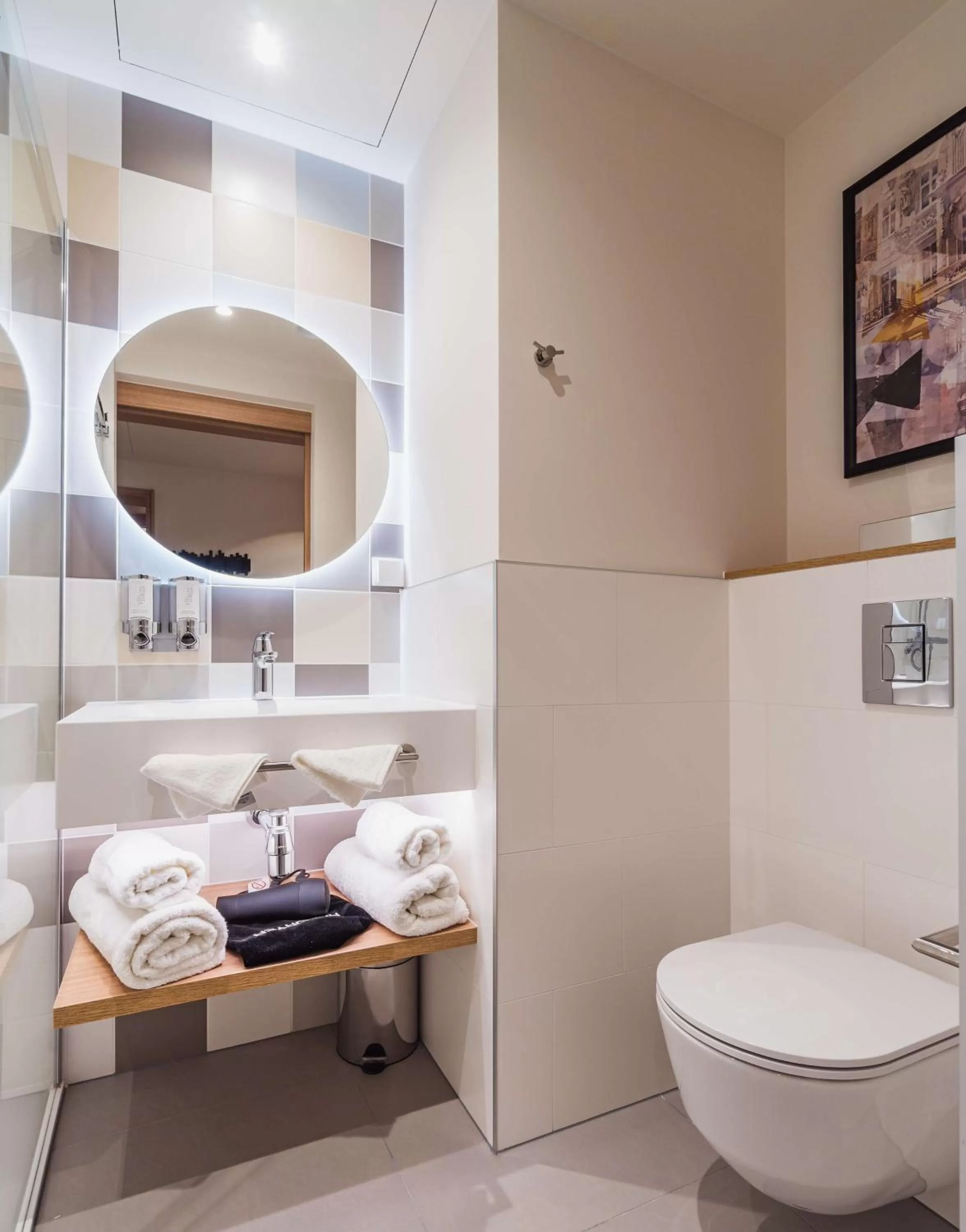 Toilet in Hampton by Hilton Łódź City Center