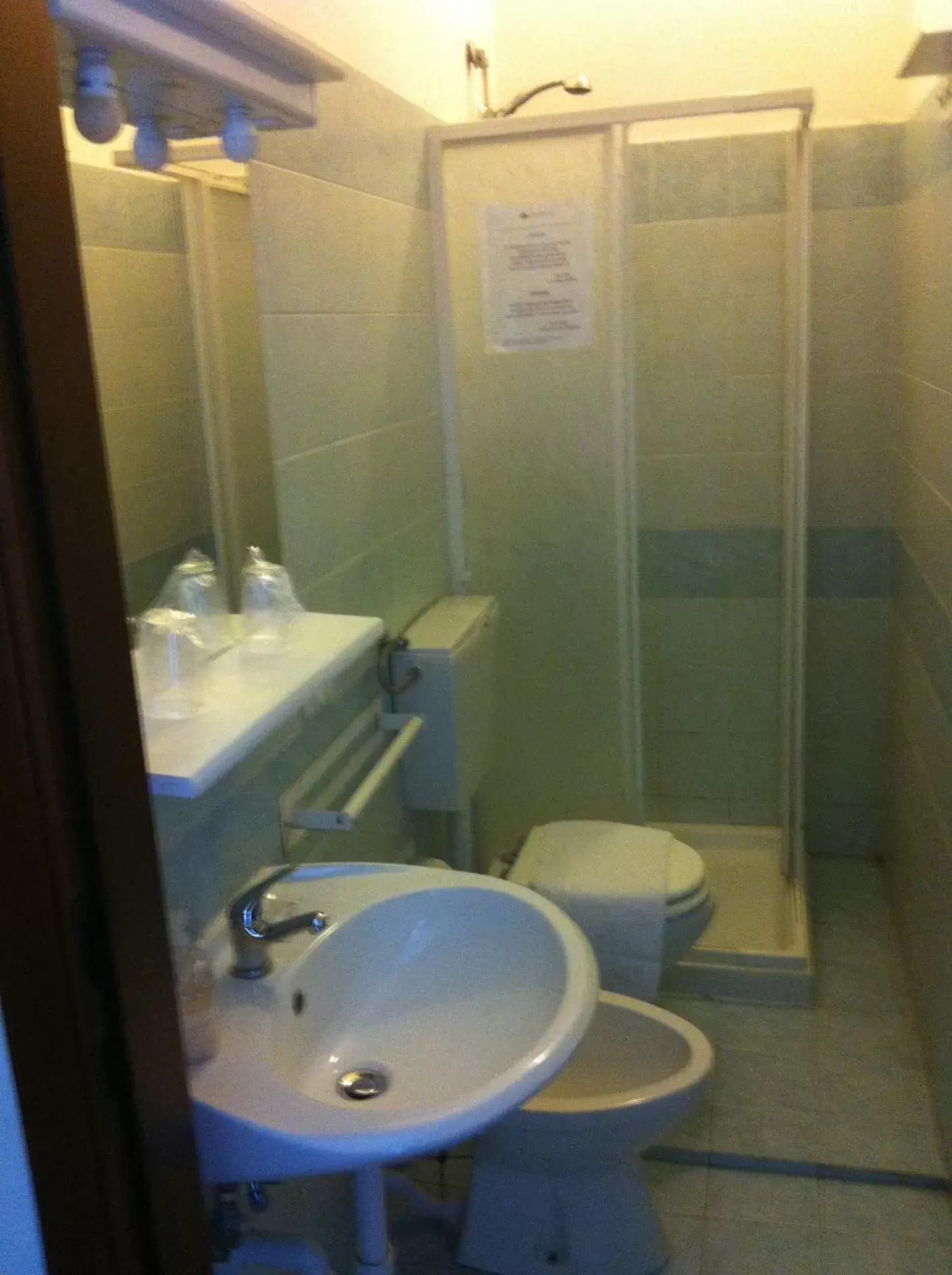 Bathroom in Hotel Gambara