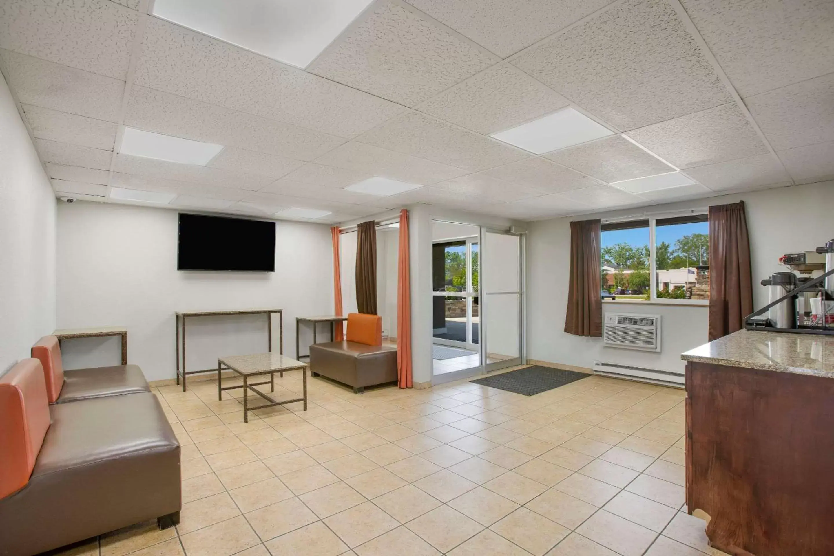 Lobby or reception in Rodeway Inn & Suites Grand Rapids Southeast Lobby or reception in Rodeway Inn & Suites Grand Rapids Southeast