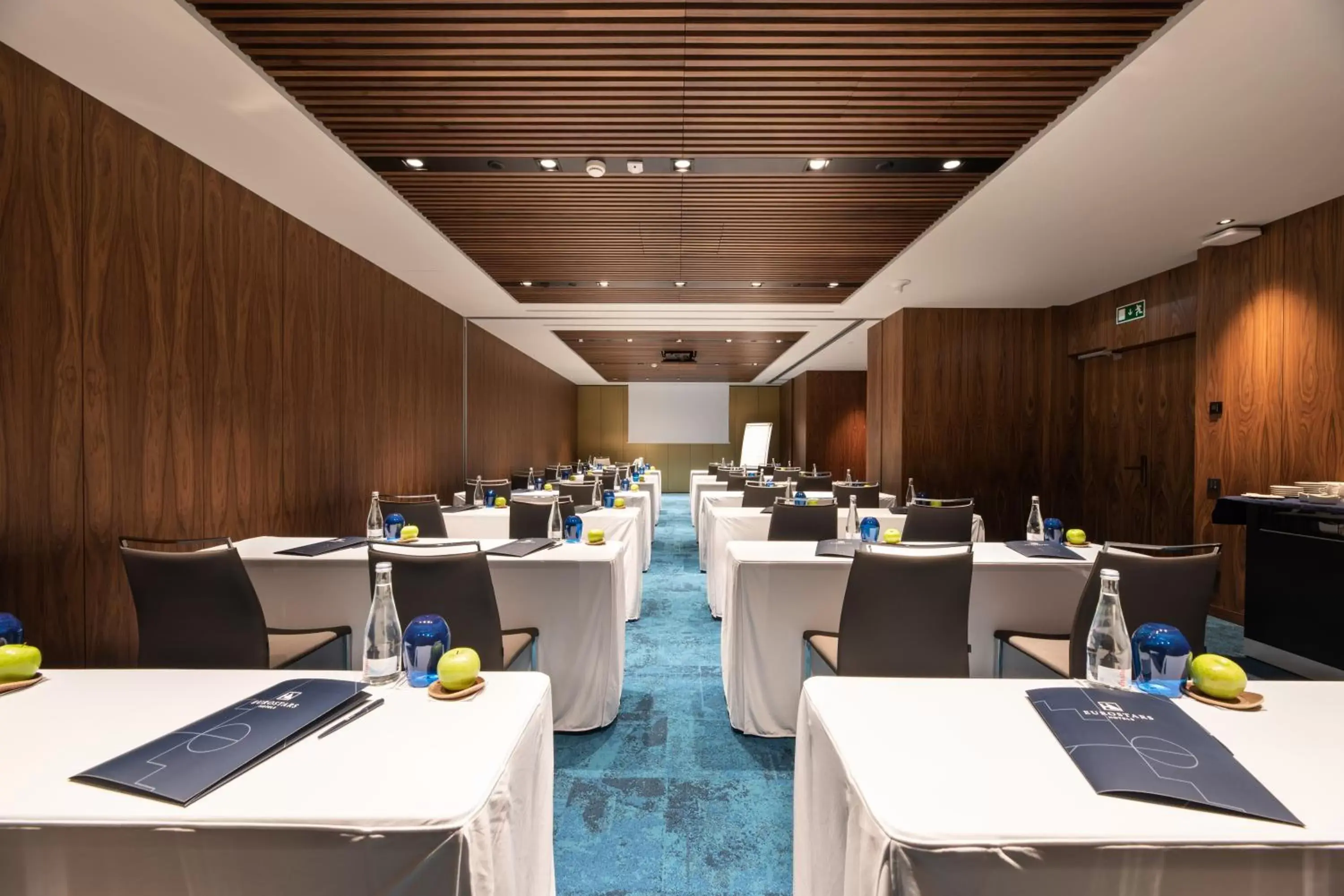 Meeting/conference room, Restaurant/Places to Eat in Eurostars Aliados