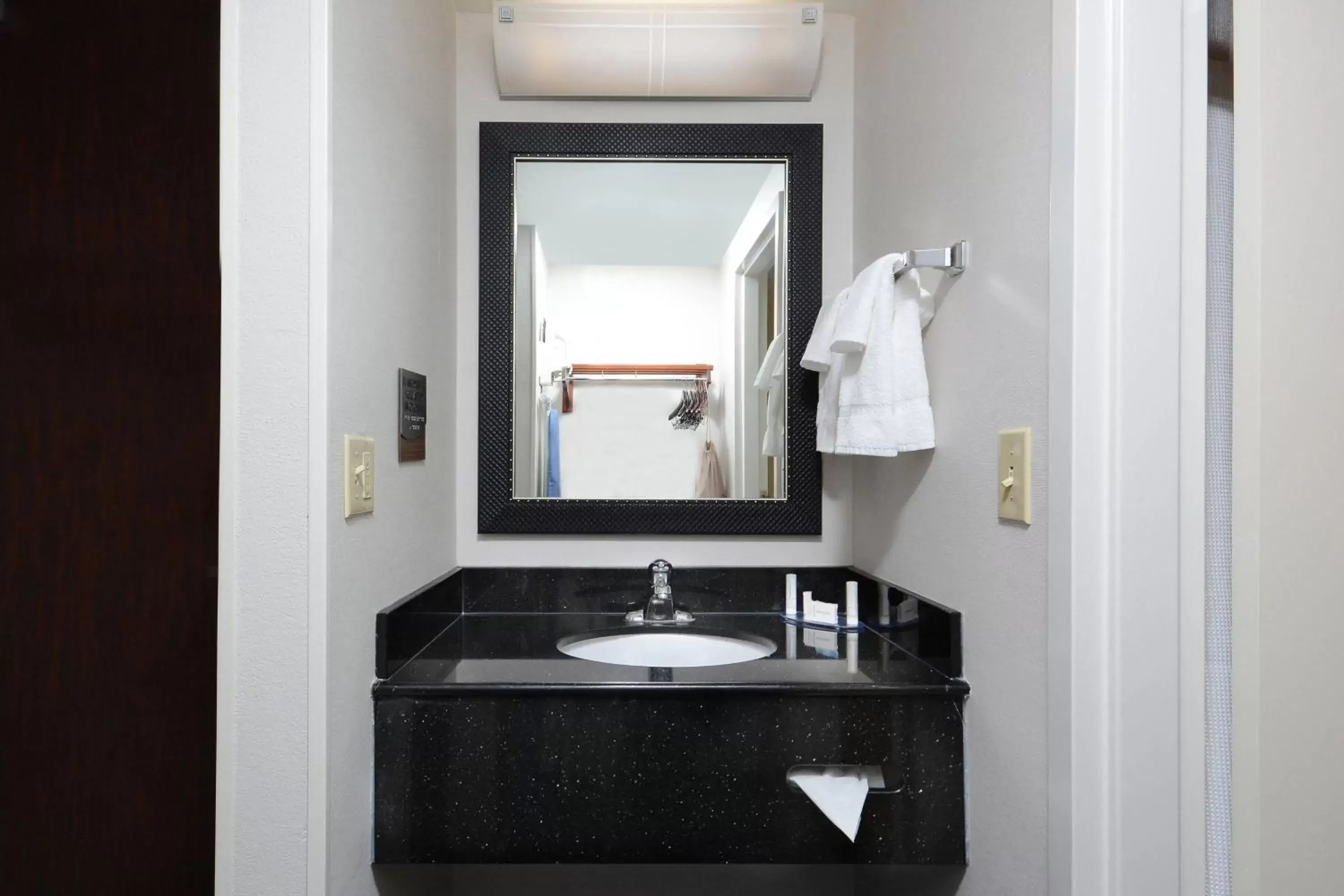 Bathroom in Fairfield Inn & Suites by Marriott Charlottesville North