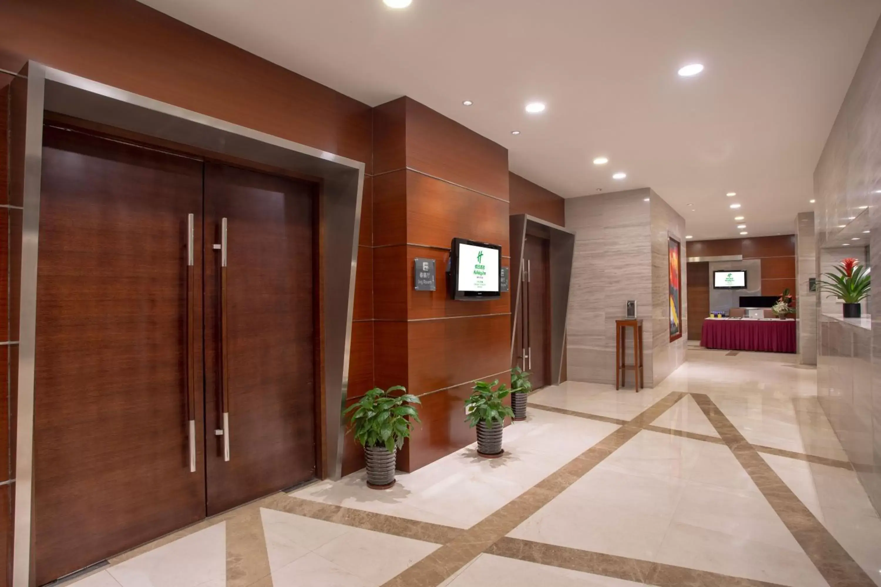 Meeting/conference room, Lobby/Reception in Holiday Inn Shanghai Hongqiao Central, an IHG Hotel