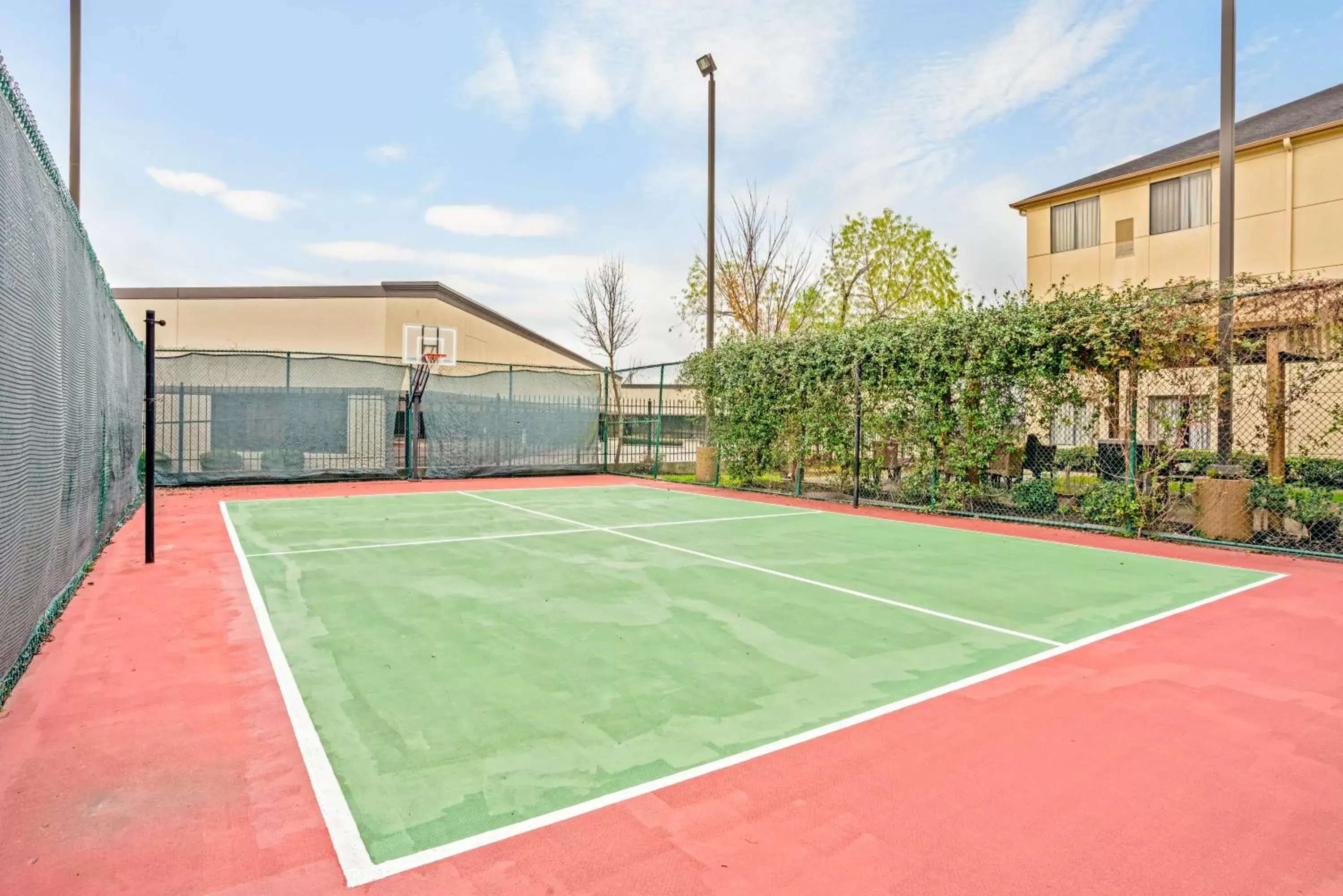 Tennis/Squash in La Quinta by Wyndham Houston North-Spring