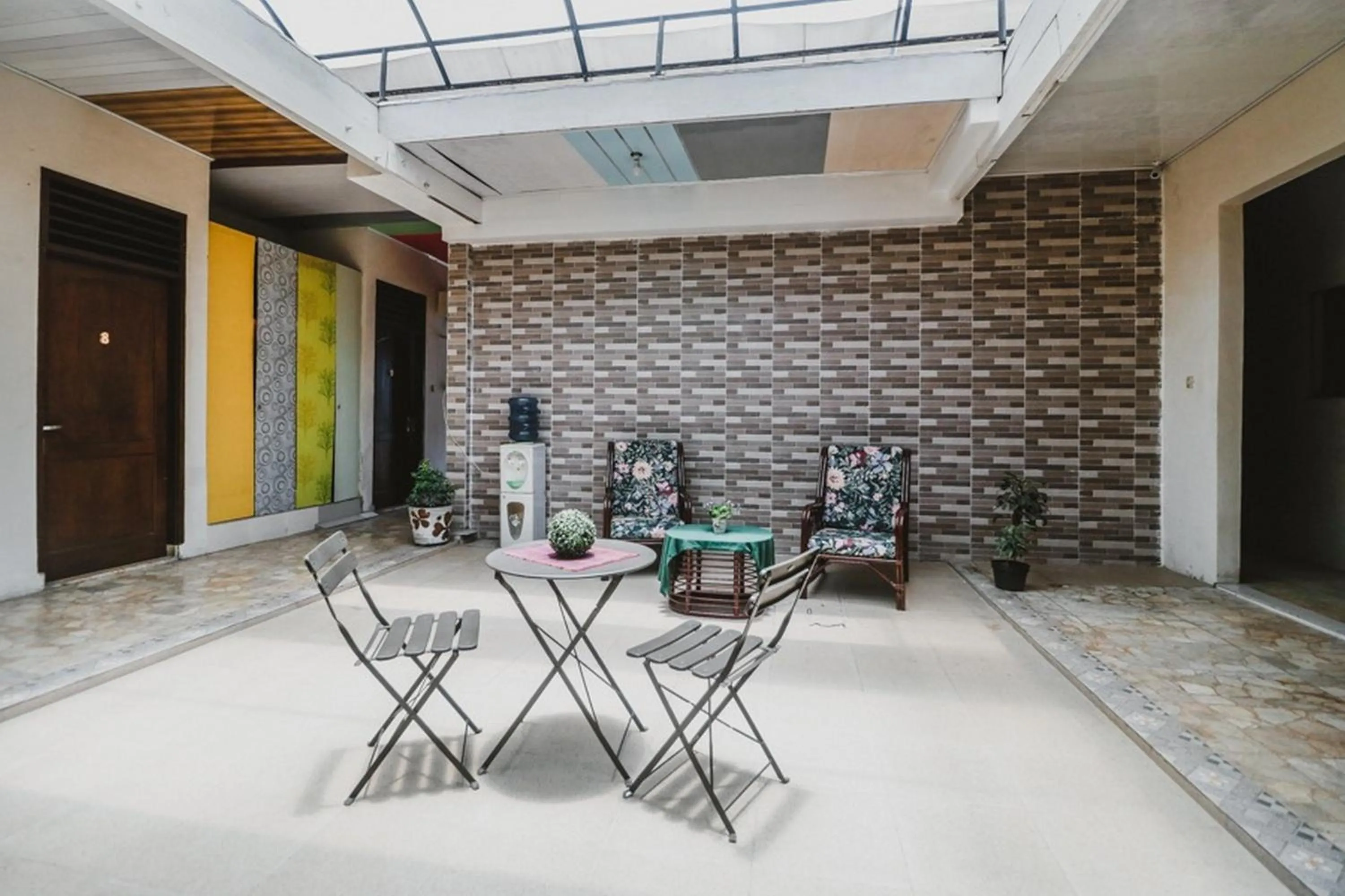 Seating area in RedDoorz near Millennium ICT Center Medan