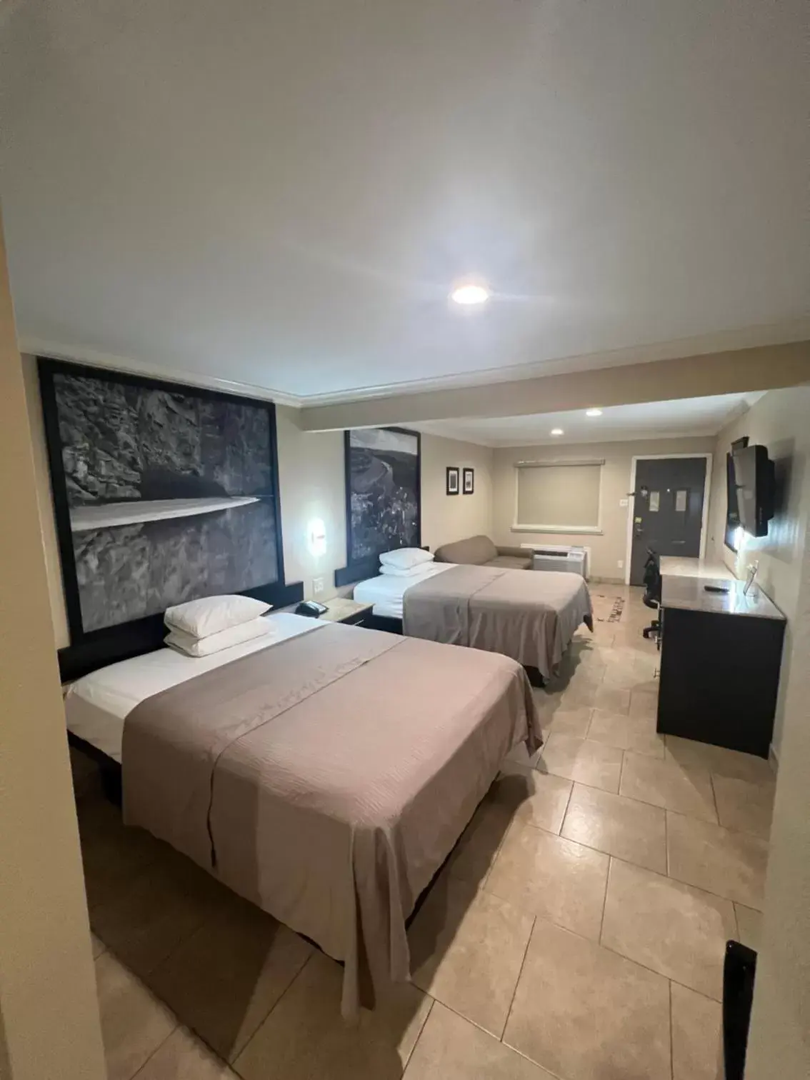 Photo of the whole room, Bed in Super 8 by Wyndham McAllen-Downtown-Airport-LA Plaza Mall