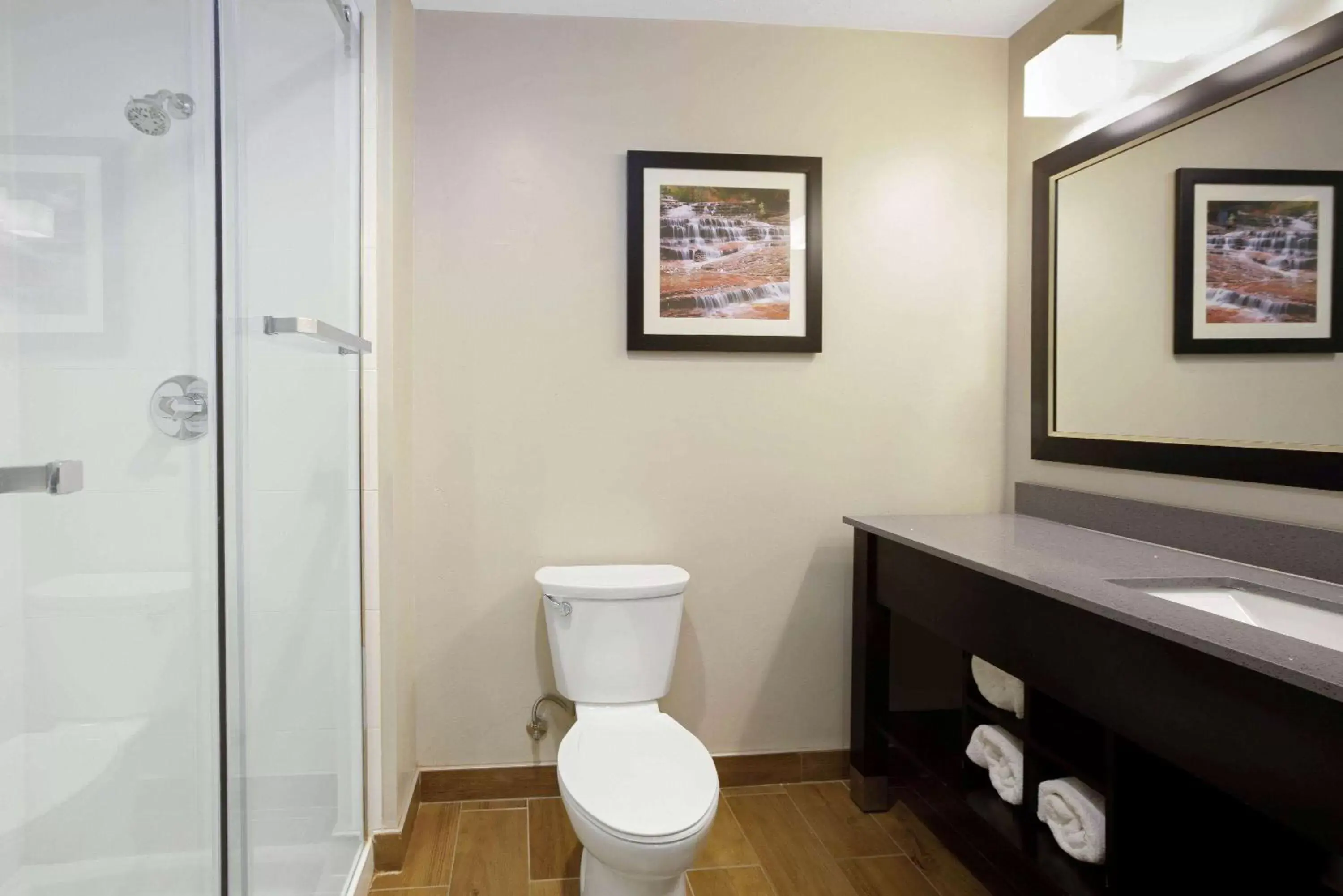 Bathroom in La Quinta by Wyndham Cedar City Bathroom in La Quinta by Wyndham Cedar City