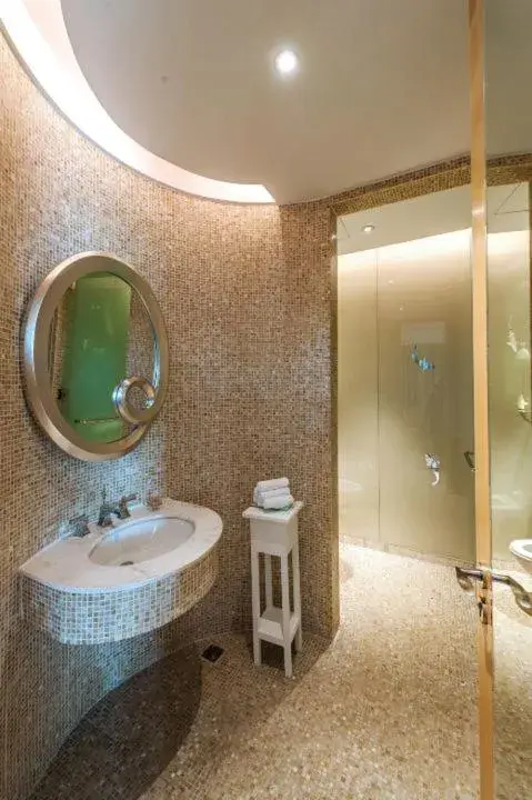 Toilet, Bathroom in Mission Hills Hotel Resorts Shenzhen