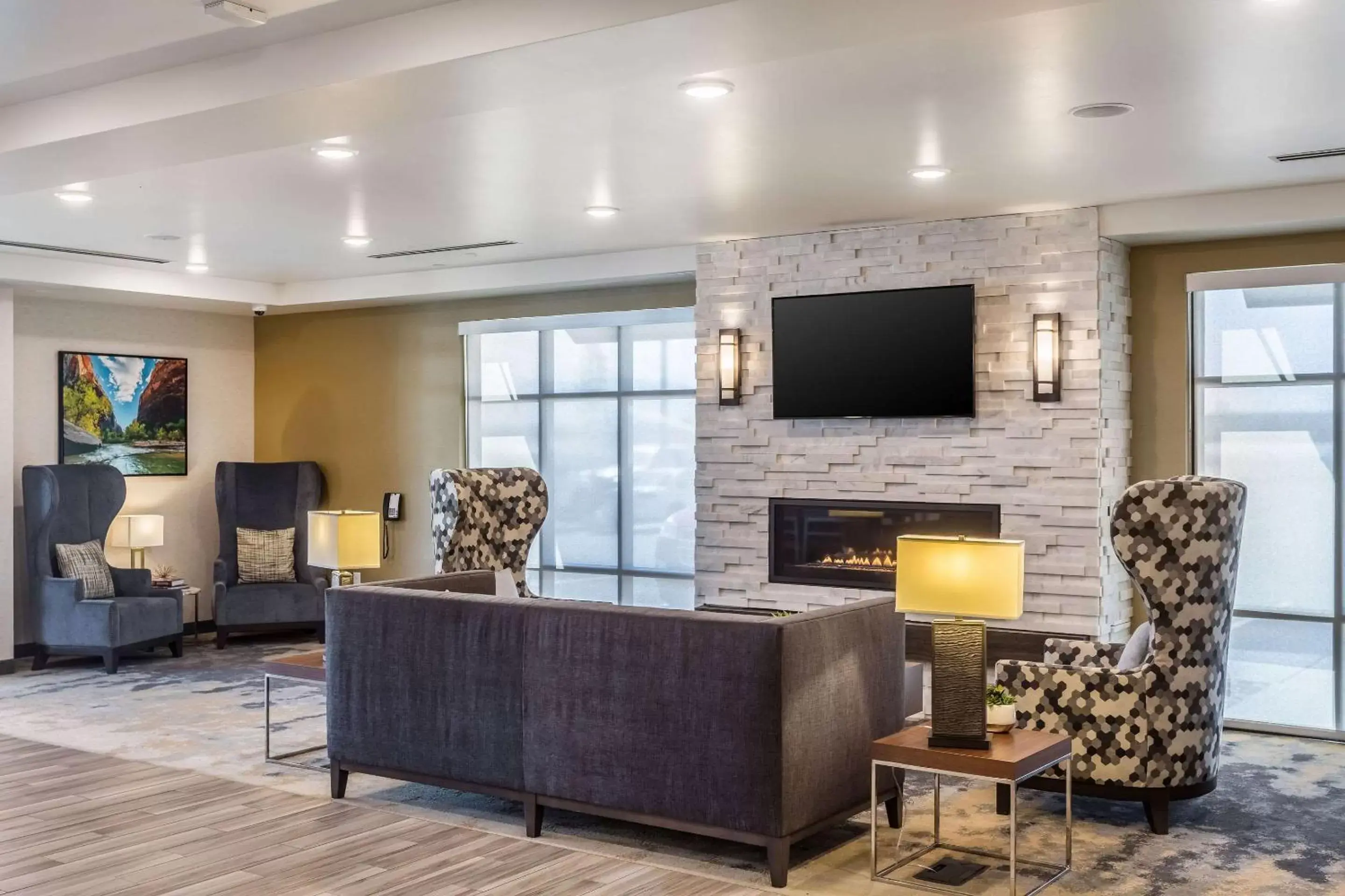 Lobby or reception, Seating Area in Comfort Inn & Suites Salt Lake City Airport